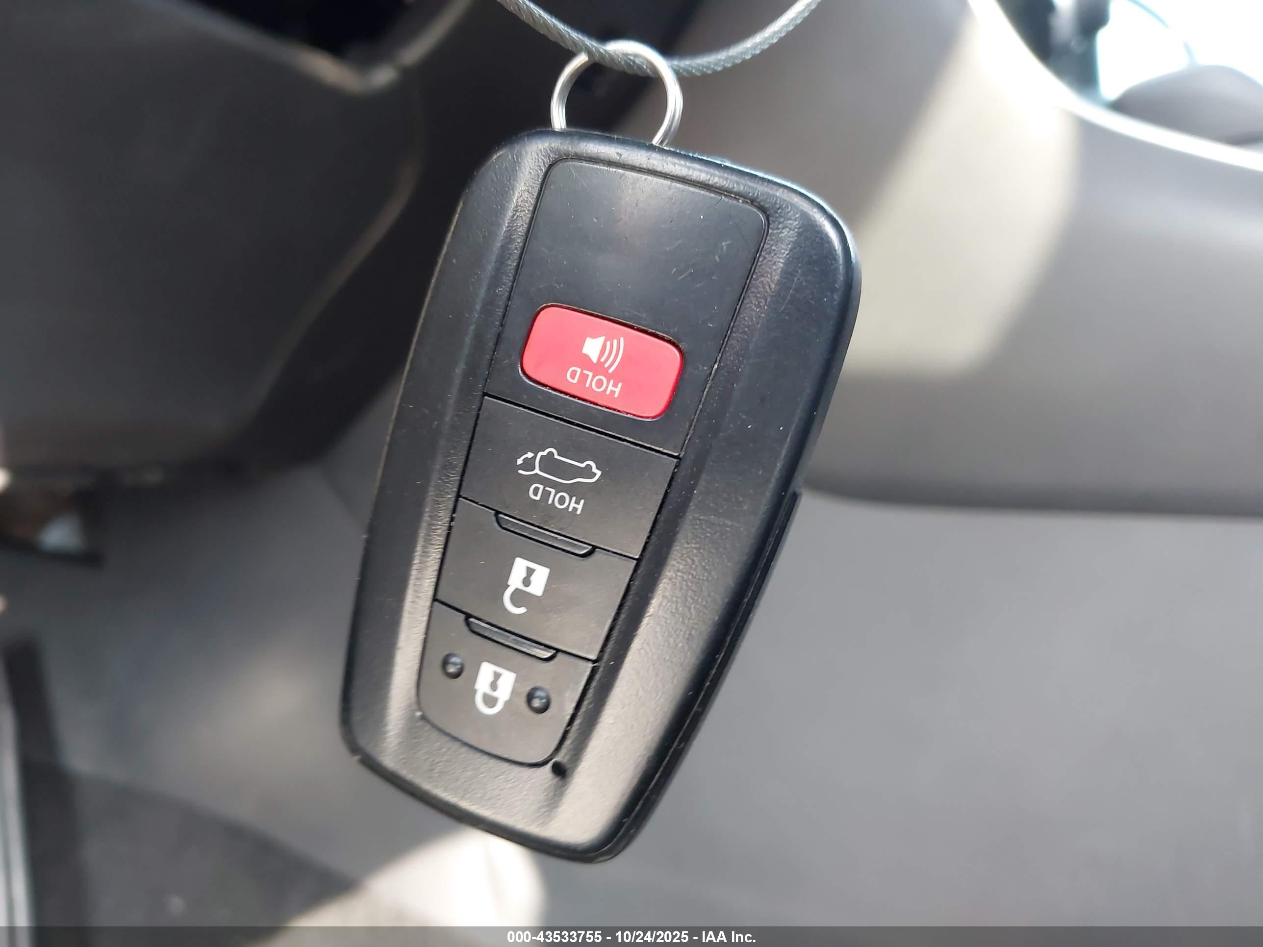 TOYOTA RAV4 image 11