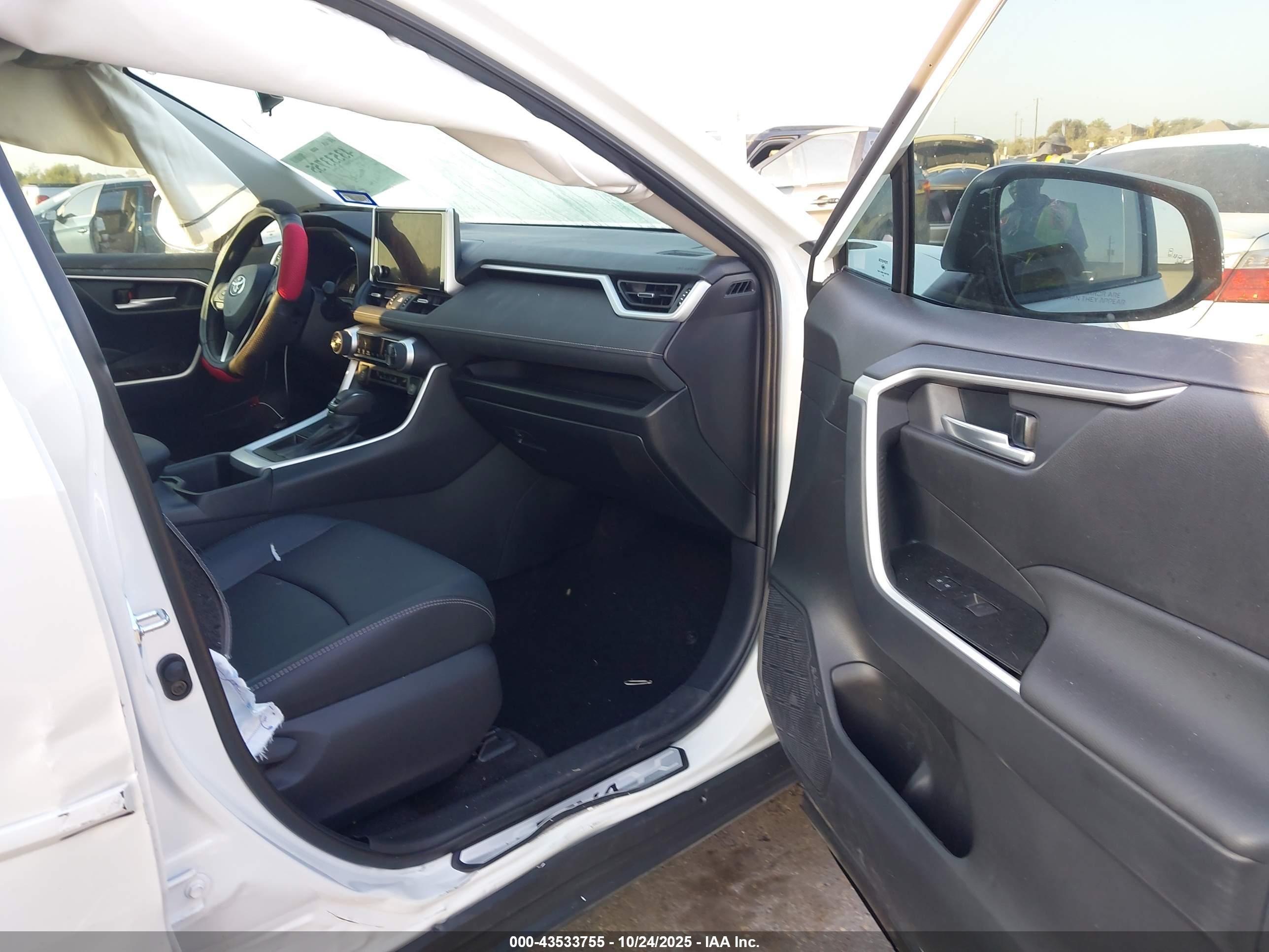 TOYOTA RAV4 image 5