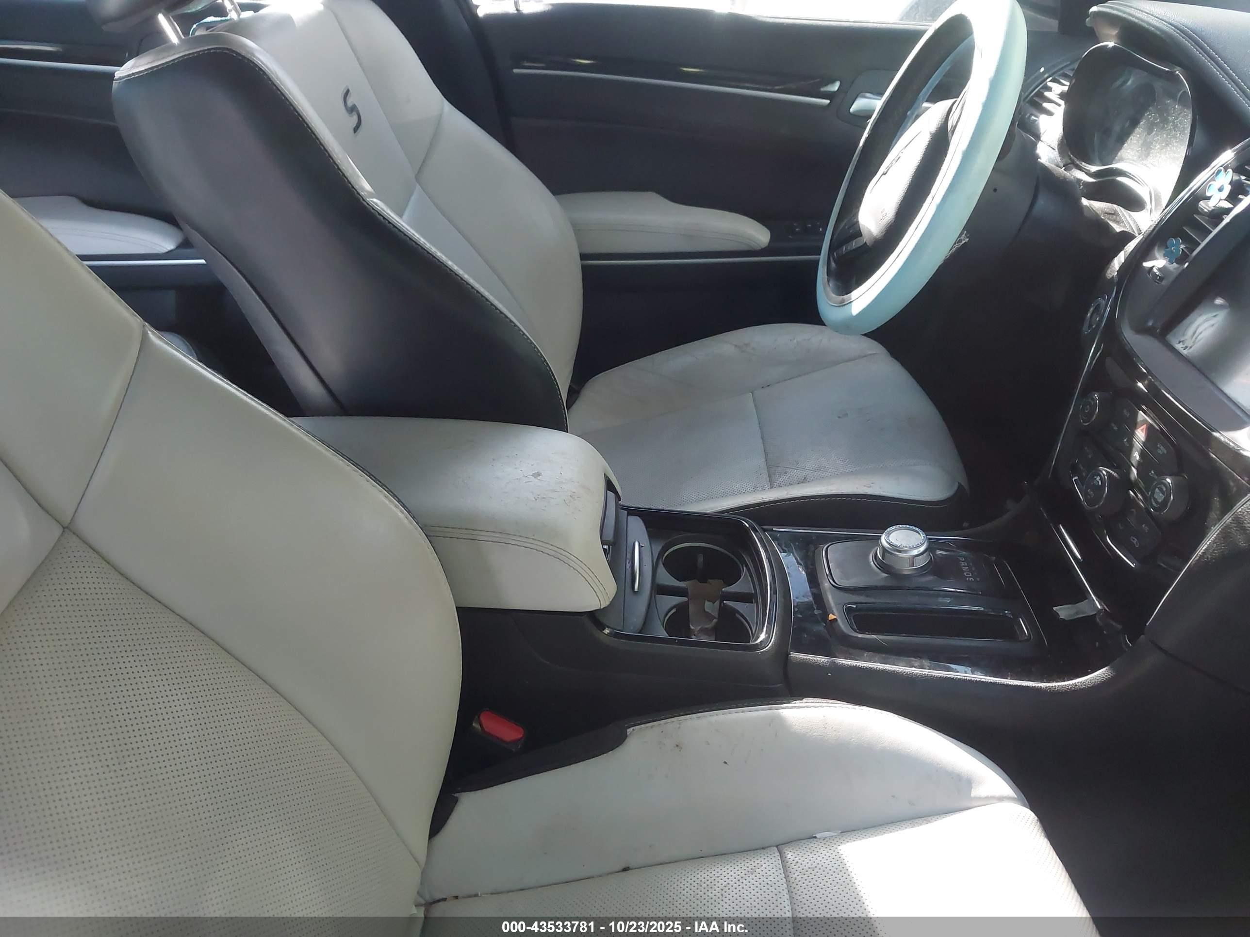 CHRYSLER 300 image 5