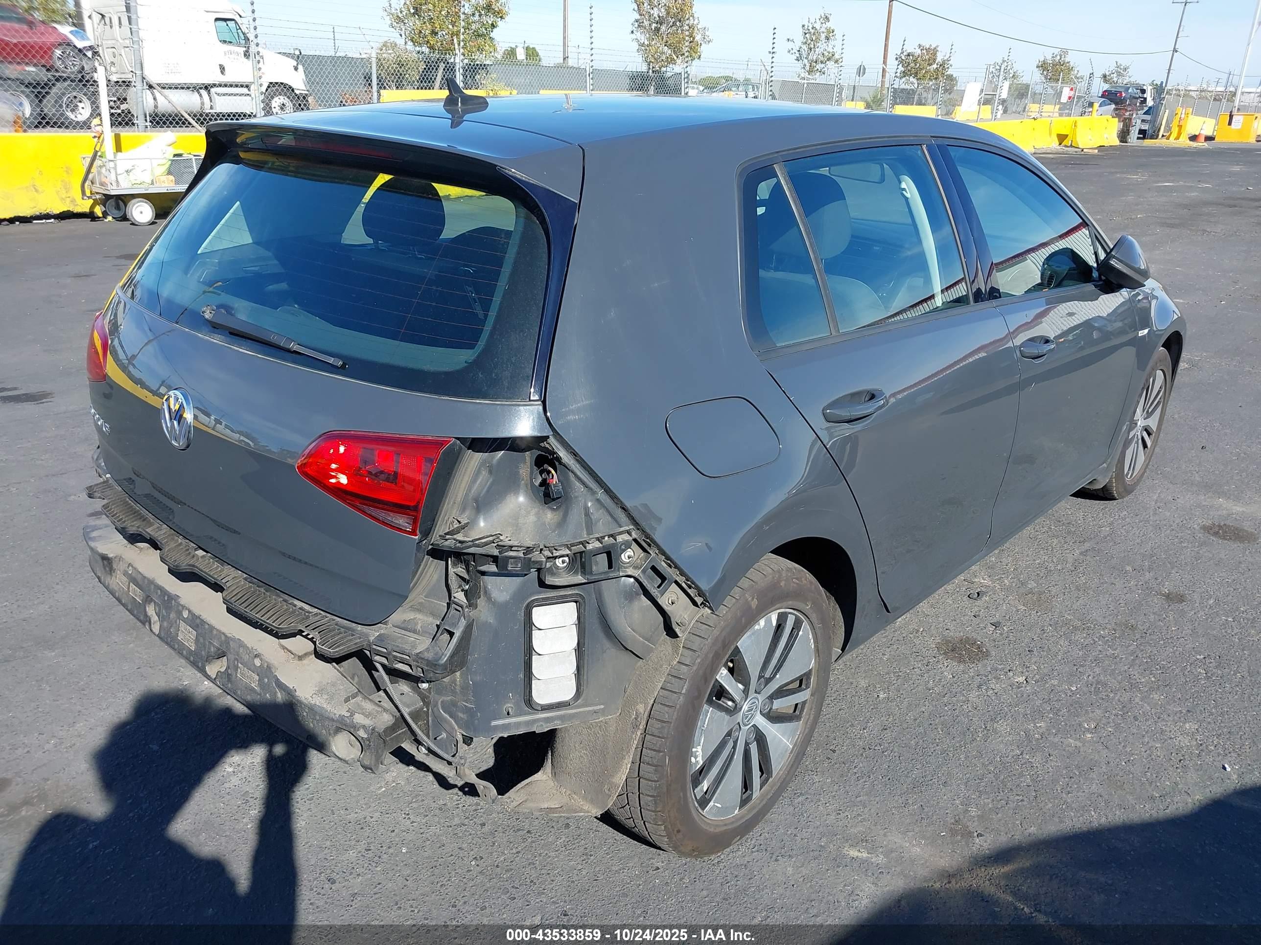 VOLKSWAGEN E-GOLF image 4