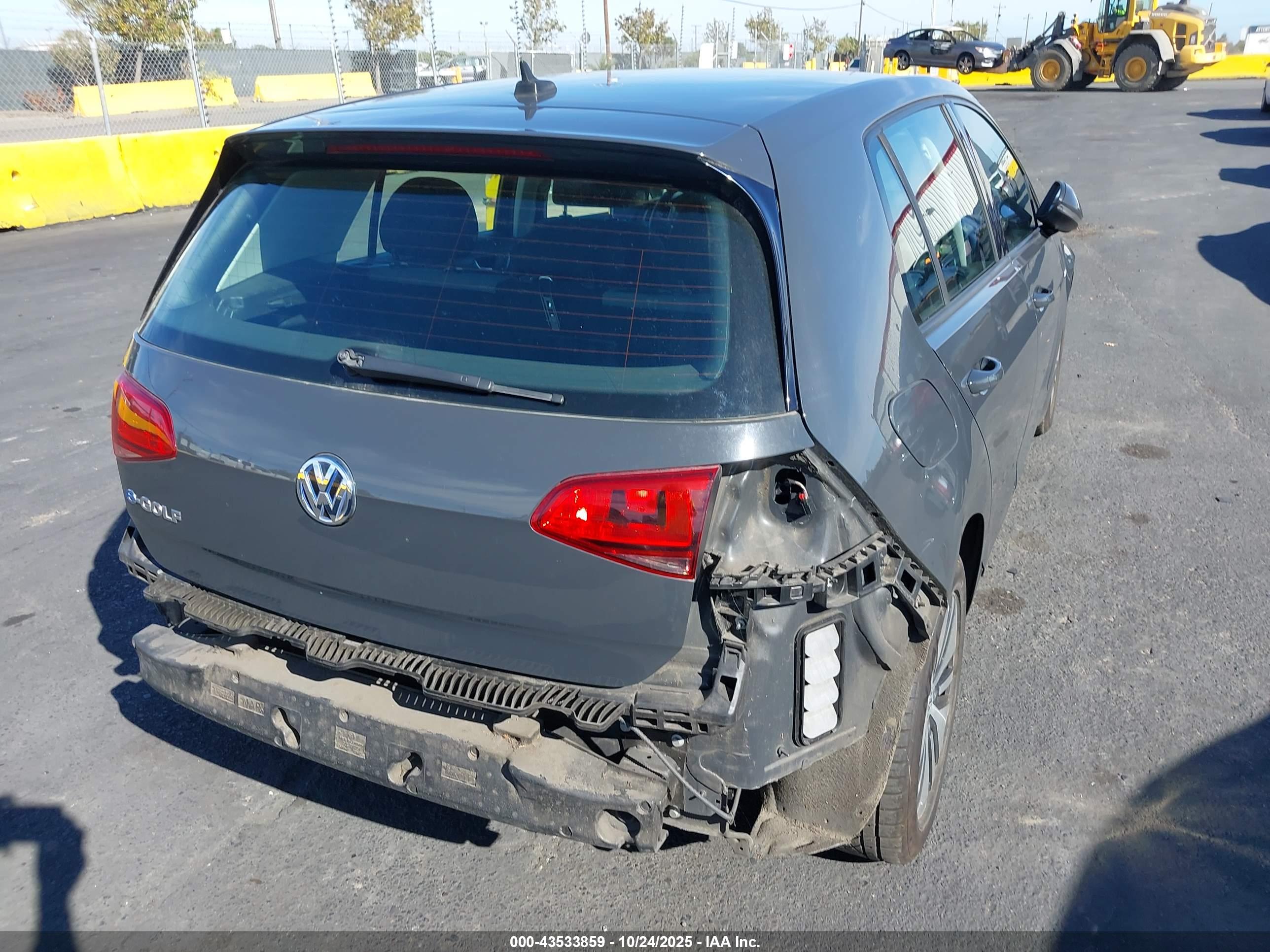 VOLKSWAGEN E-GOLF image 6