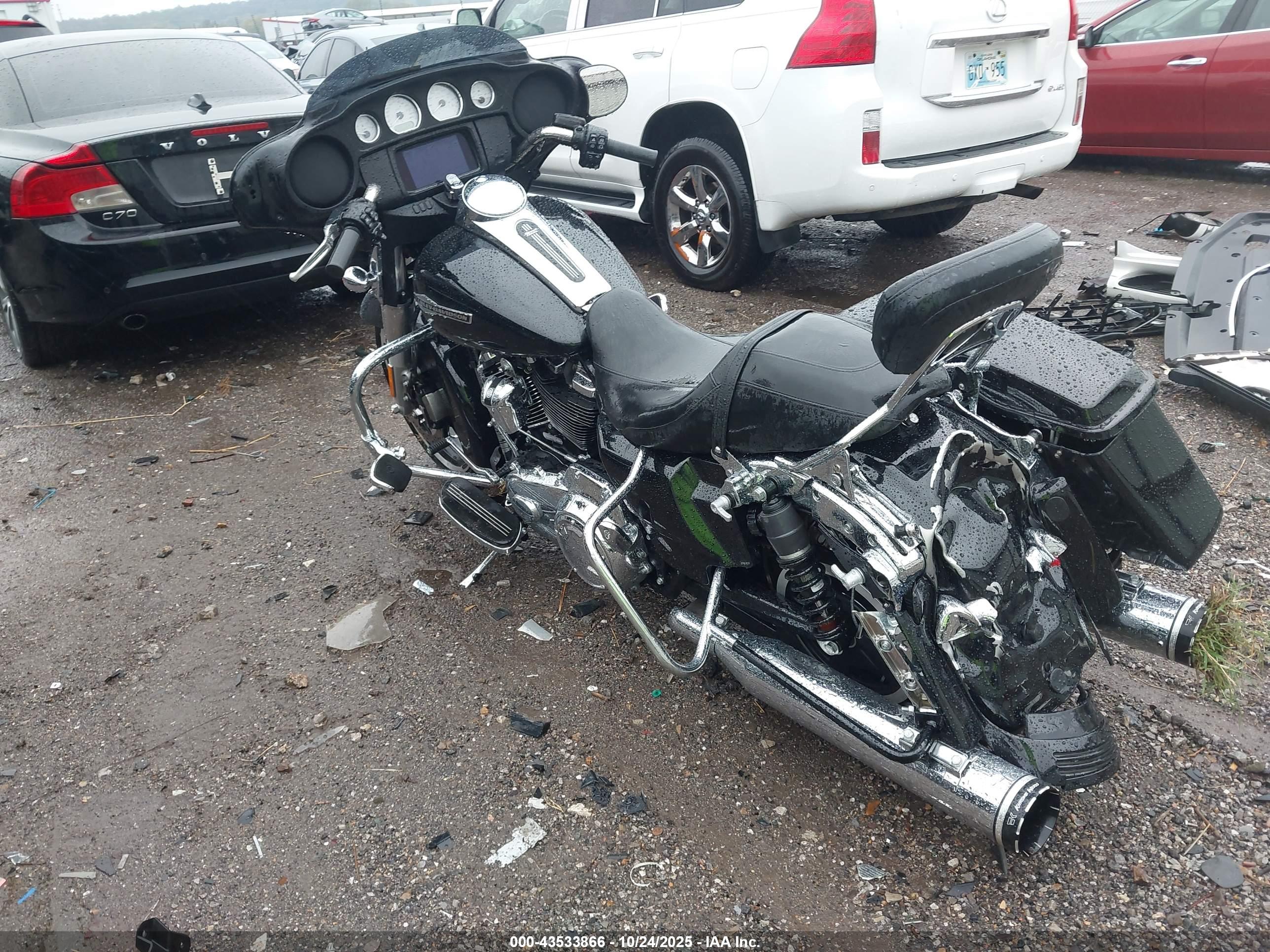 HARLEY-DAVIDSON FLHX image 3