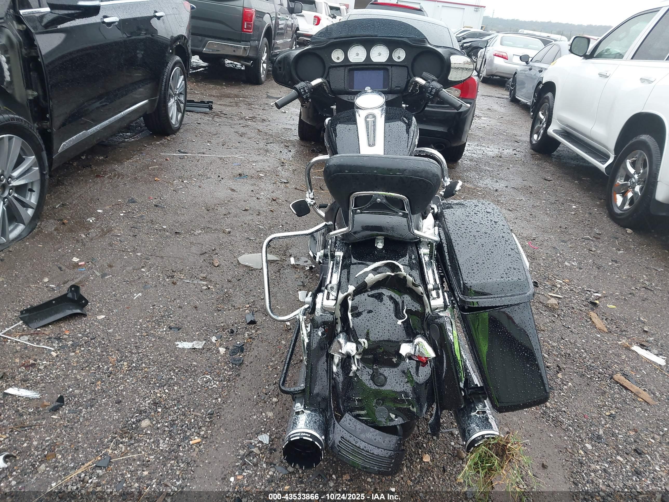 HARLEY-DAVIDSON FLHX image 6