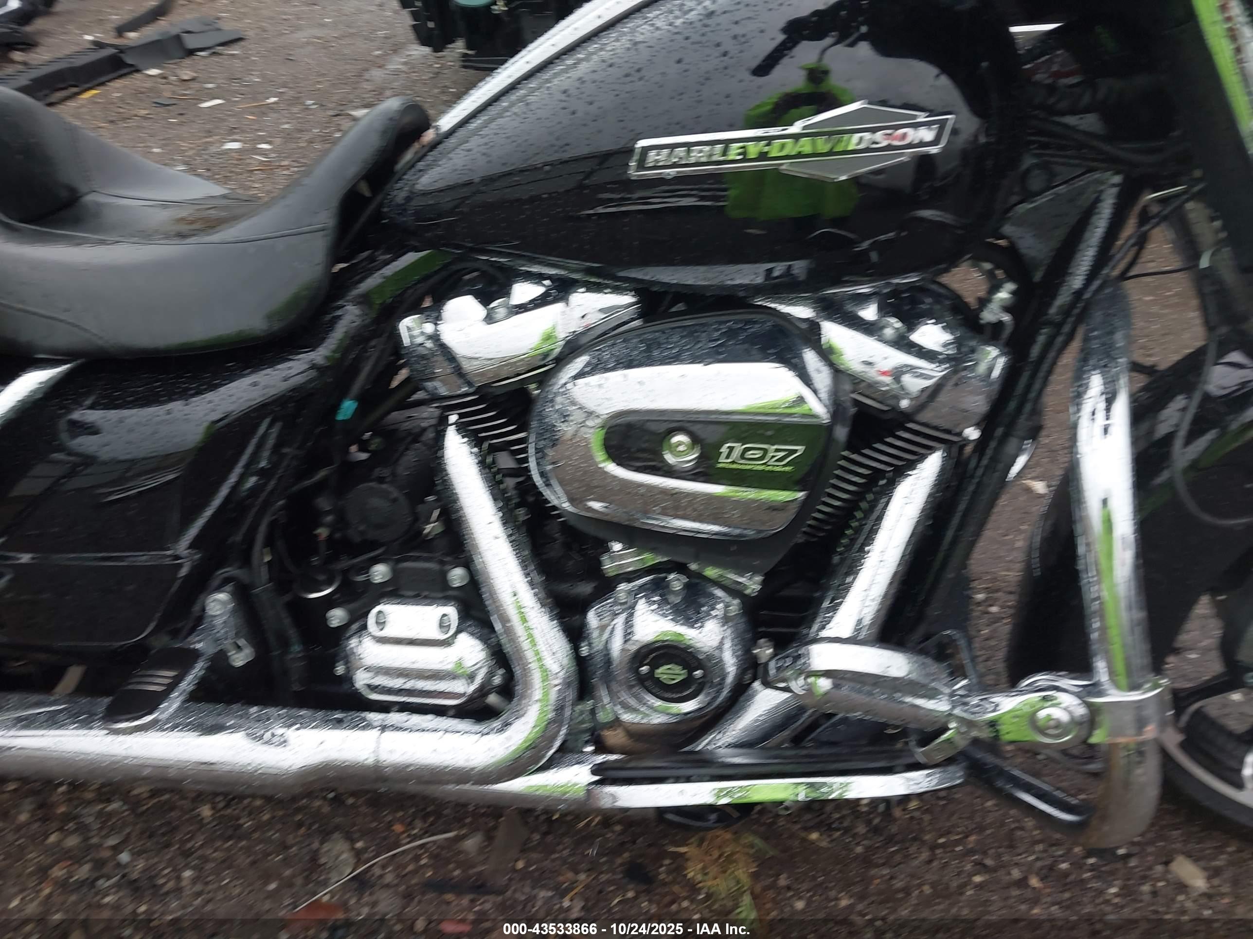 HARLEY-DAVIDSON FLHX image 8