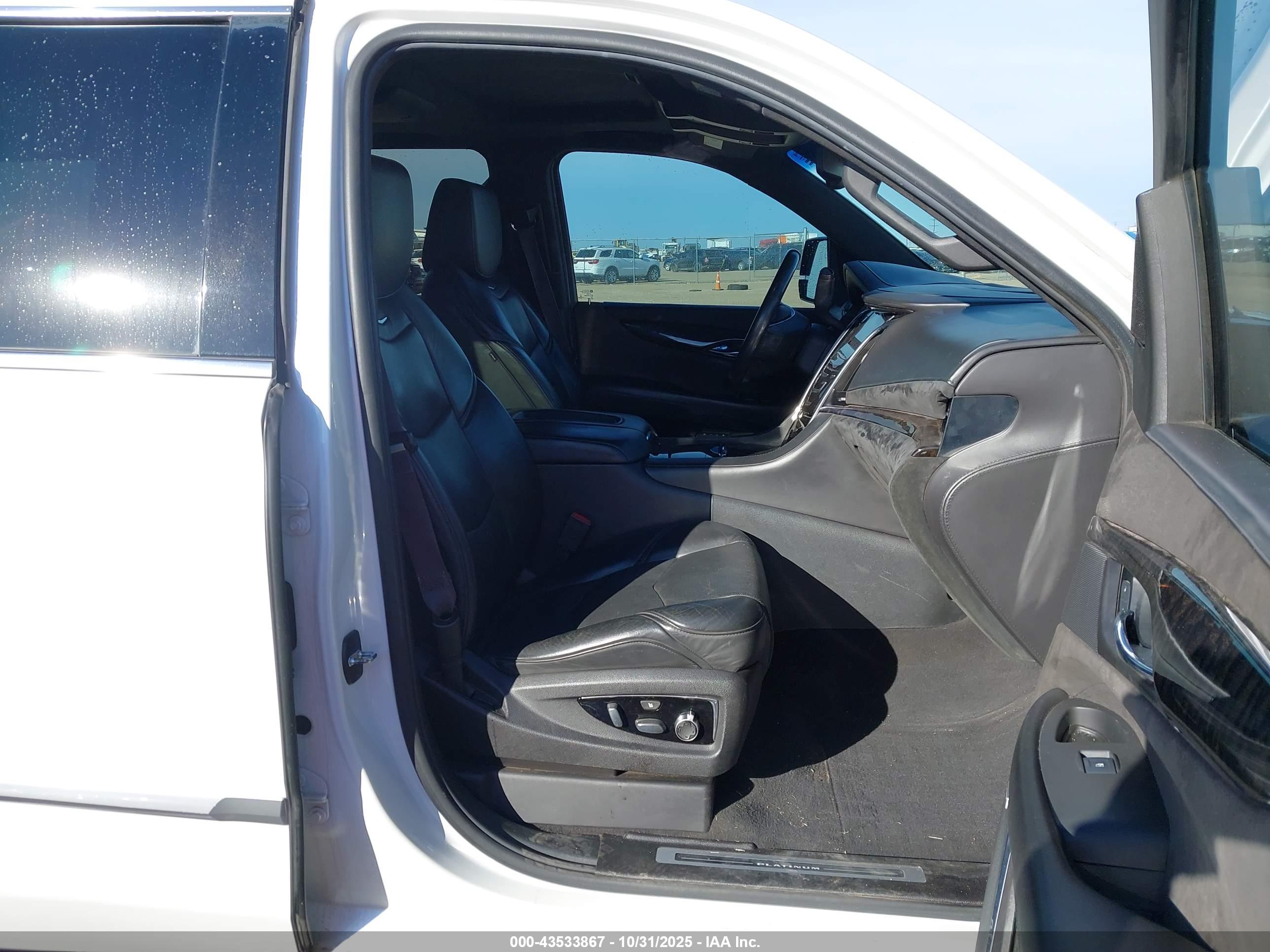 CADILLAC ESCALADE image 5