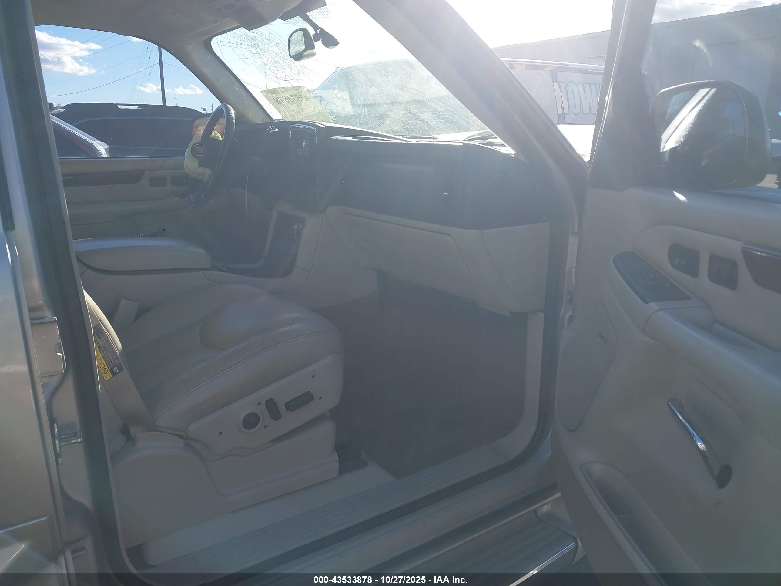CADILLAC ESCALADE image 5