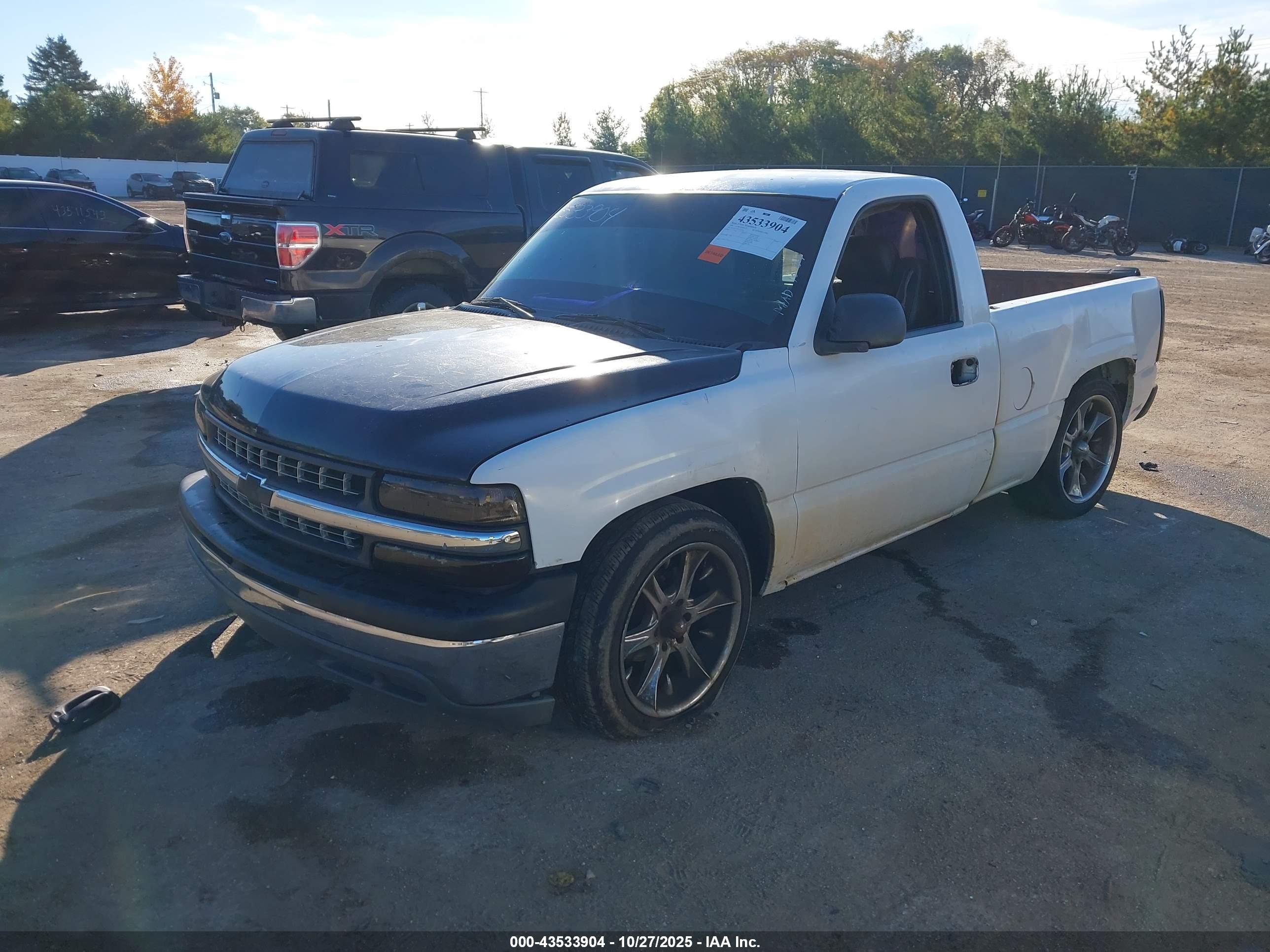 CHEVROLET SILVERADO image 2