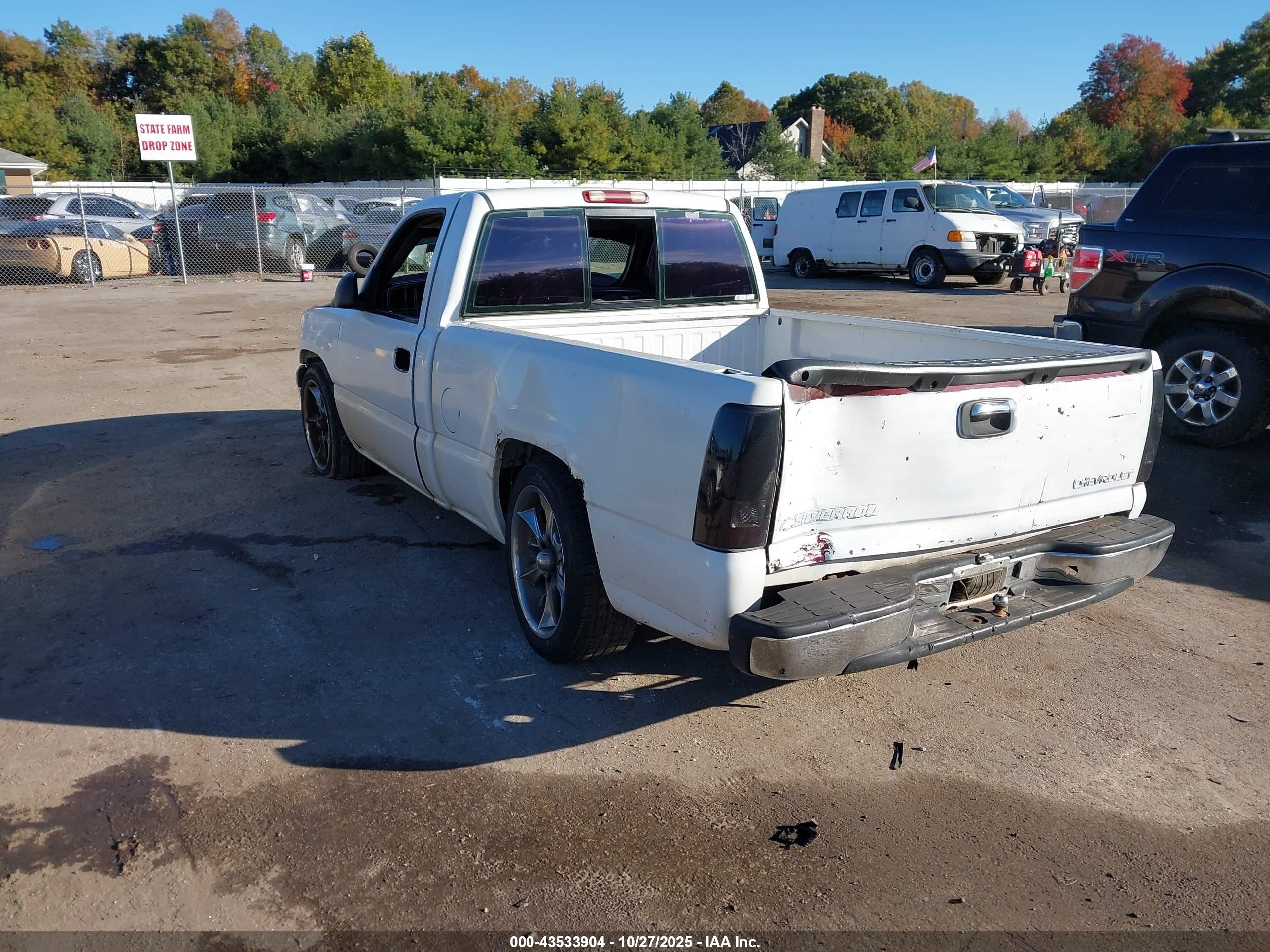 CHEVROLET SILVERADO image 3