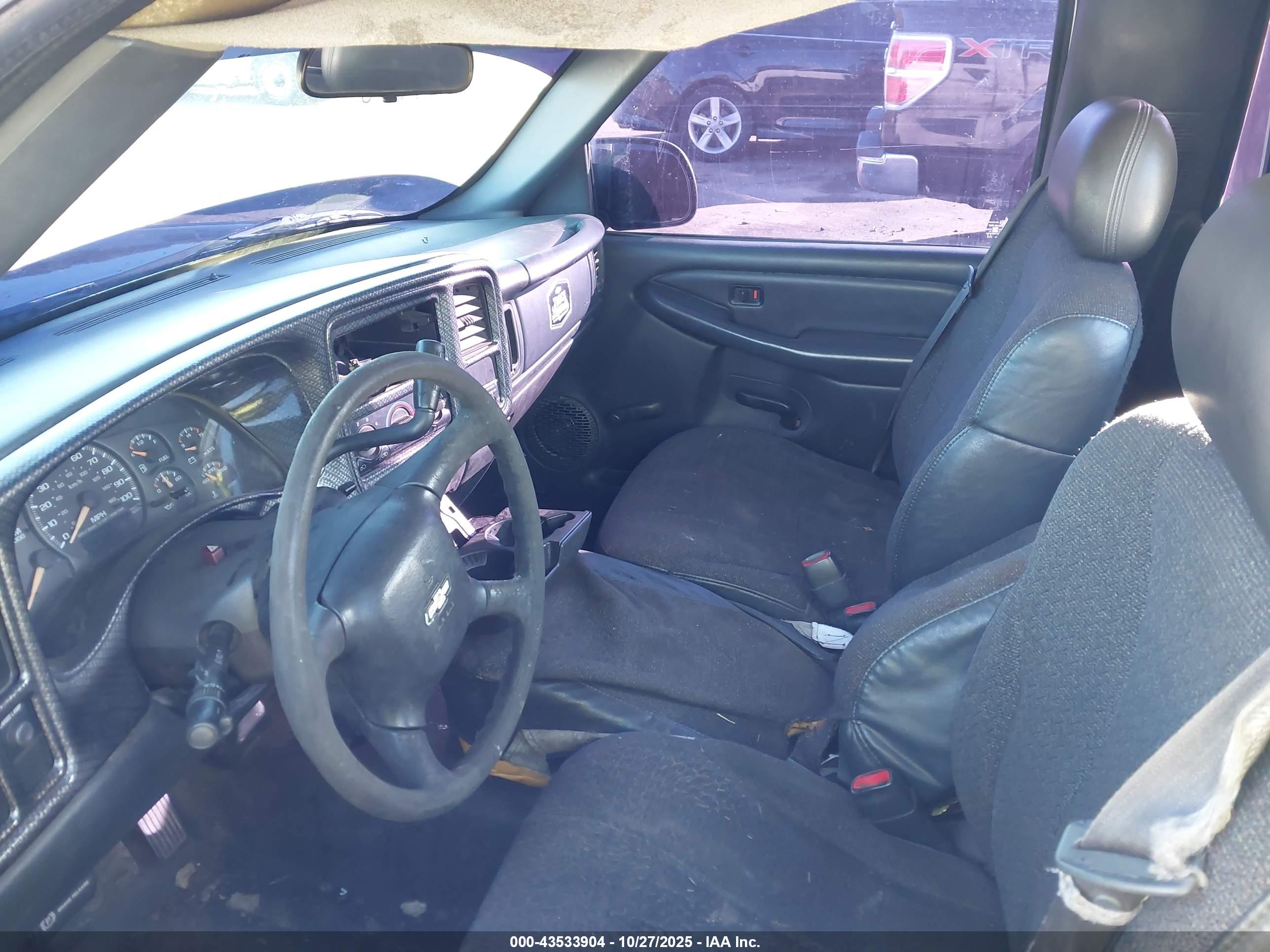 CHEVROLET SILVERADO image 5