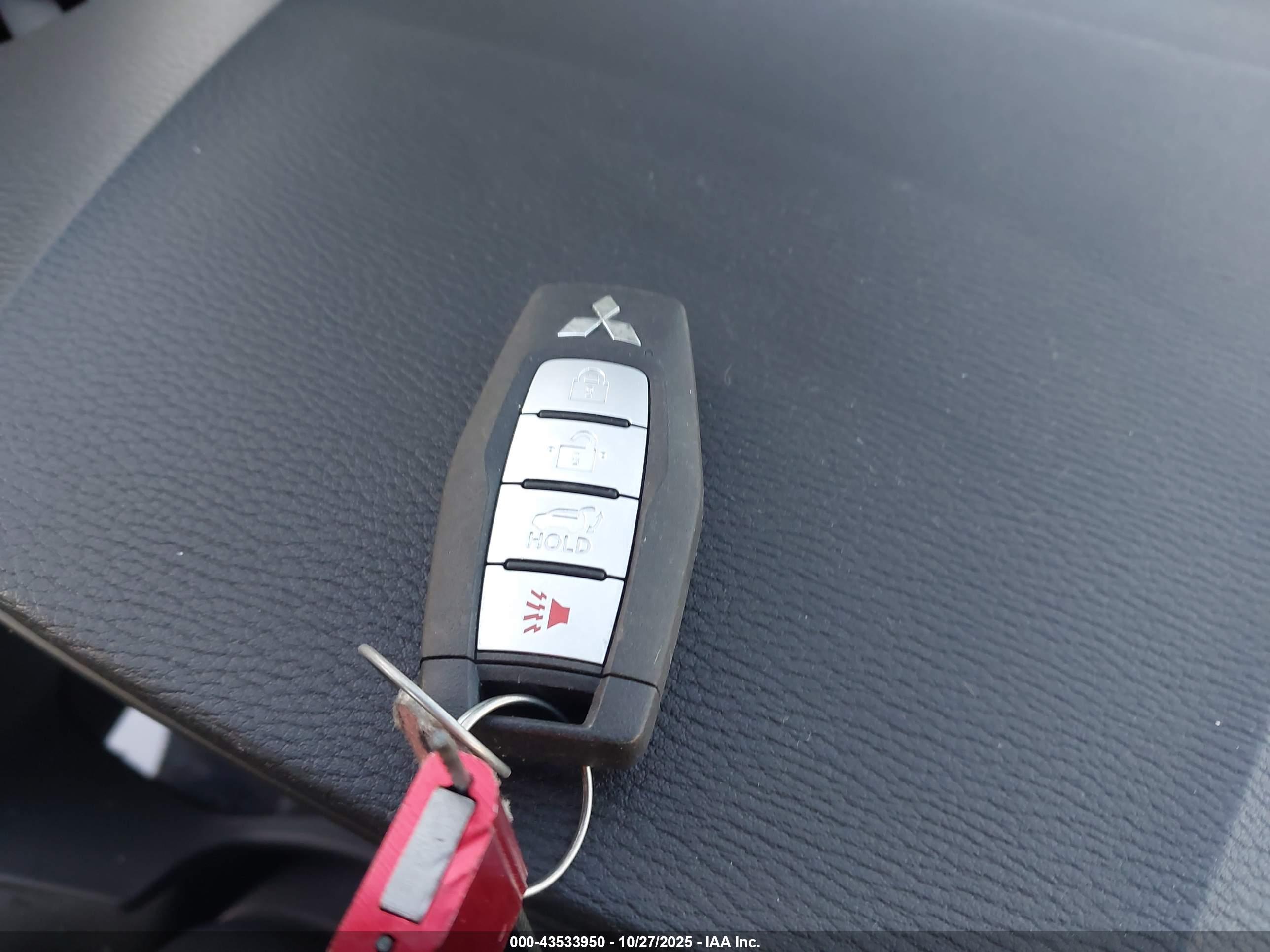 MITSUBISHI OUTLANDER image 11