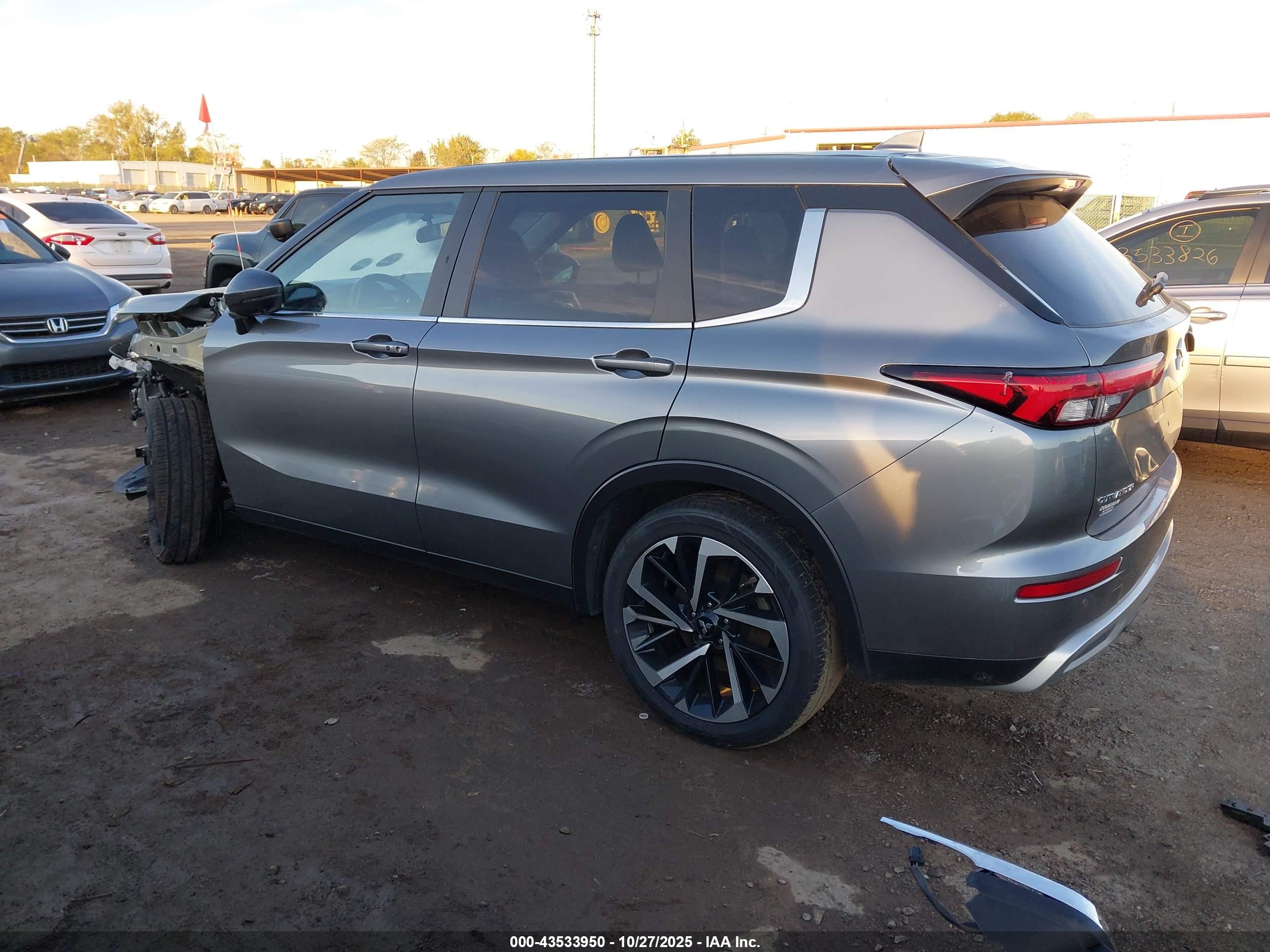 MITSUBISHI OUTLANDER image 3