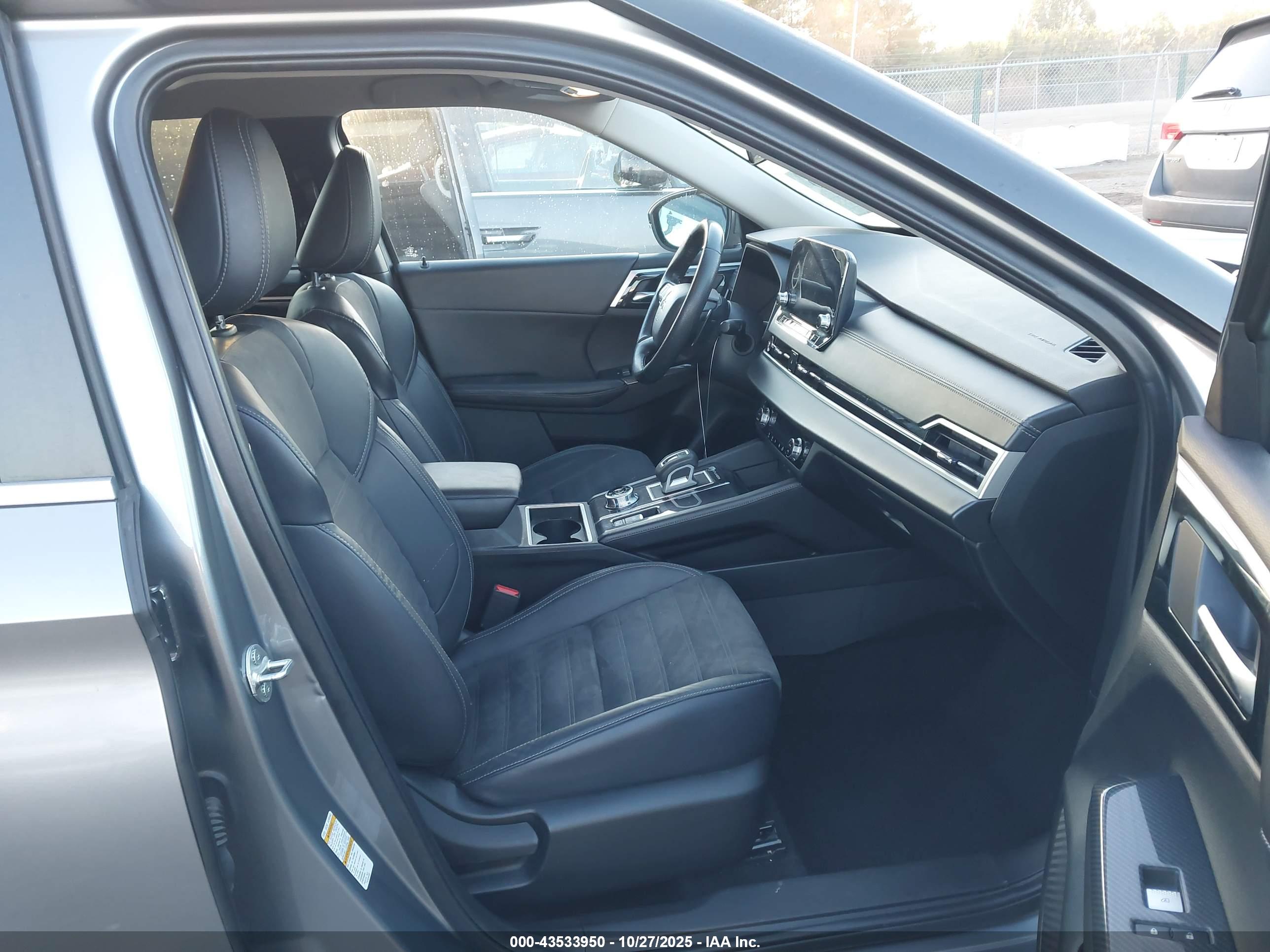 MITSUBISHI OUTLANDER image 5