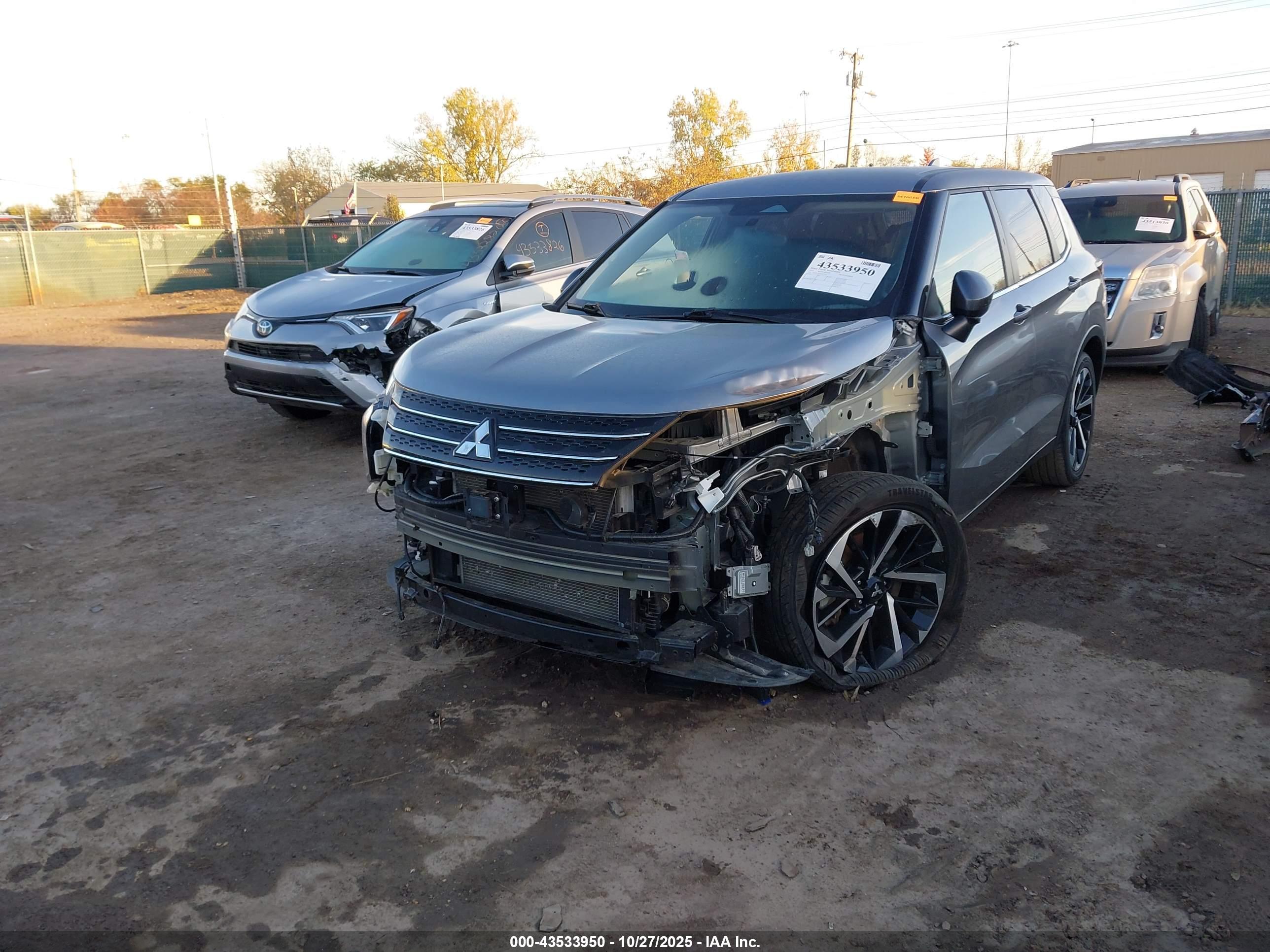 MITSUBISHI OUTLANDER image 6
