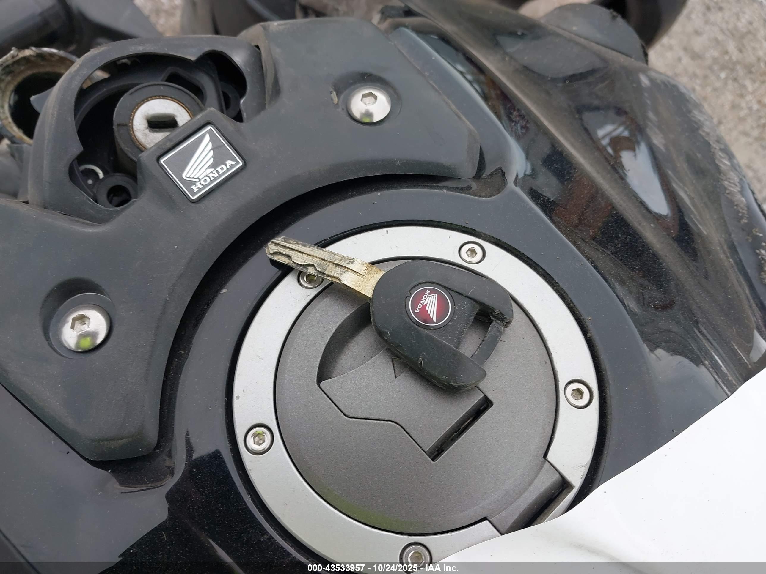 HONDA CB1000 image 11
