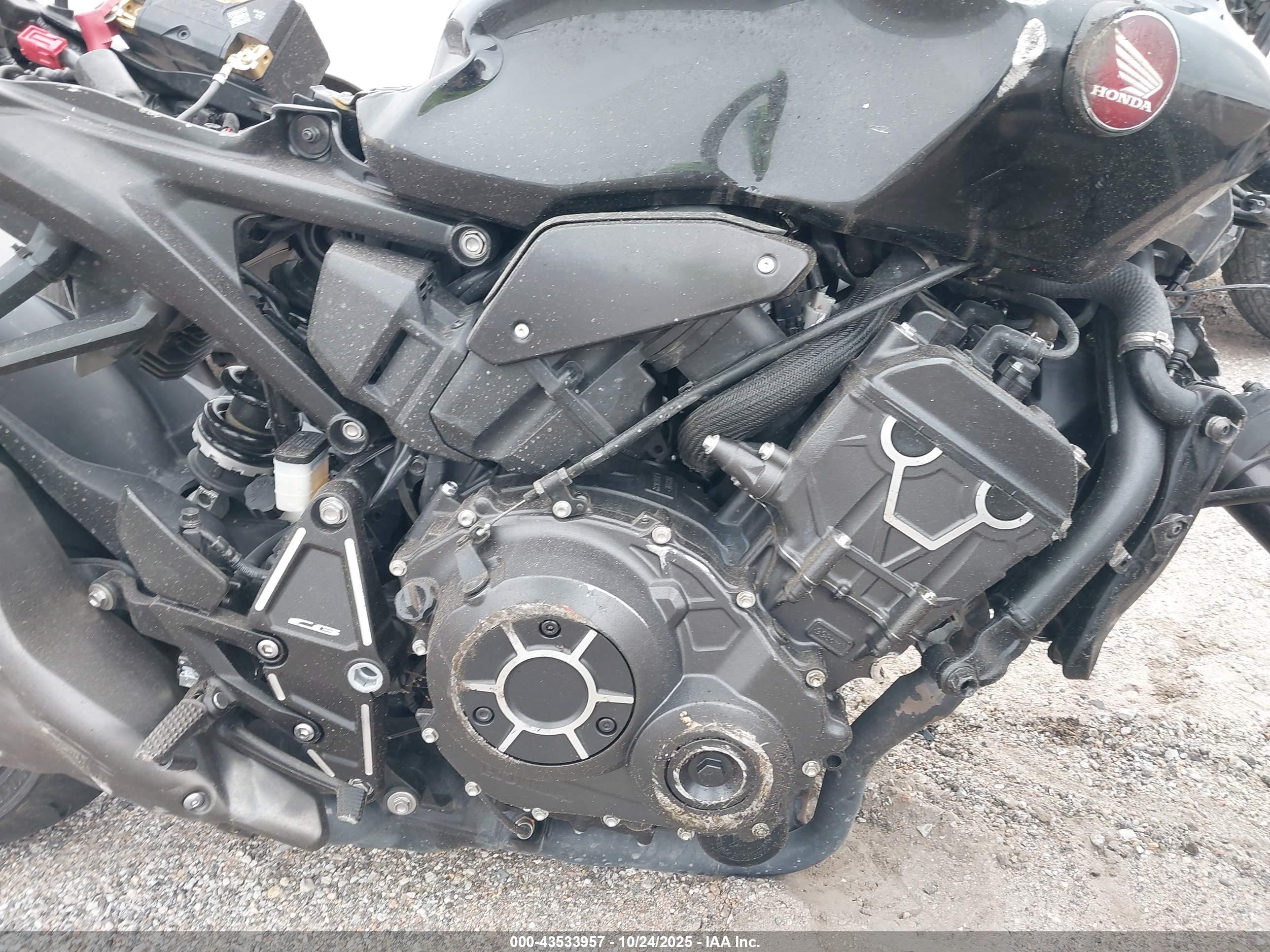 HONDA CB1000 image 8