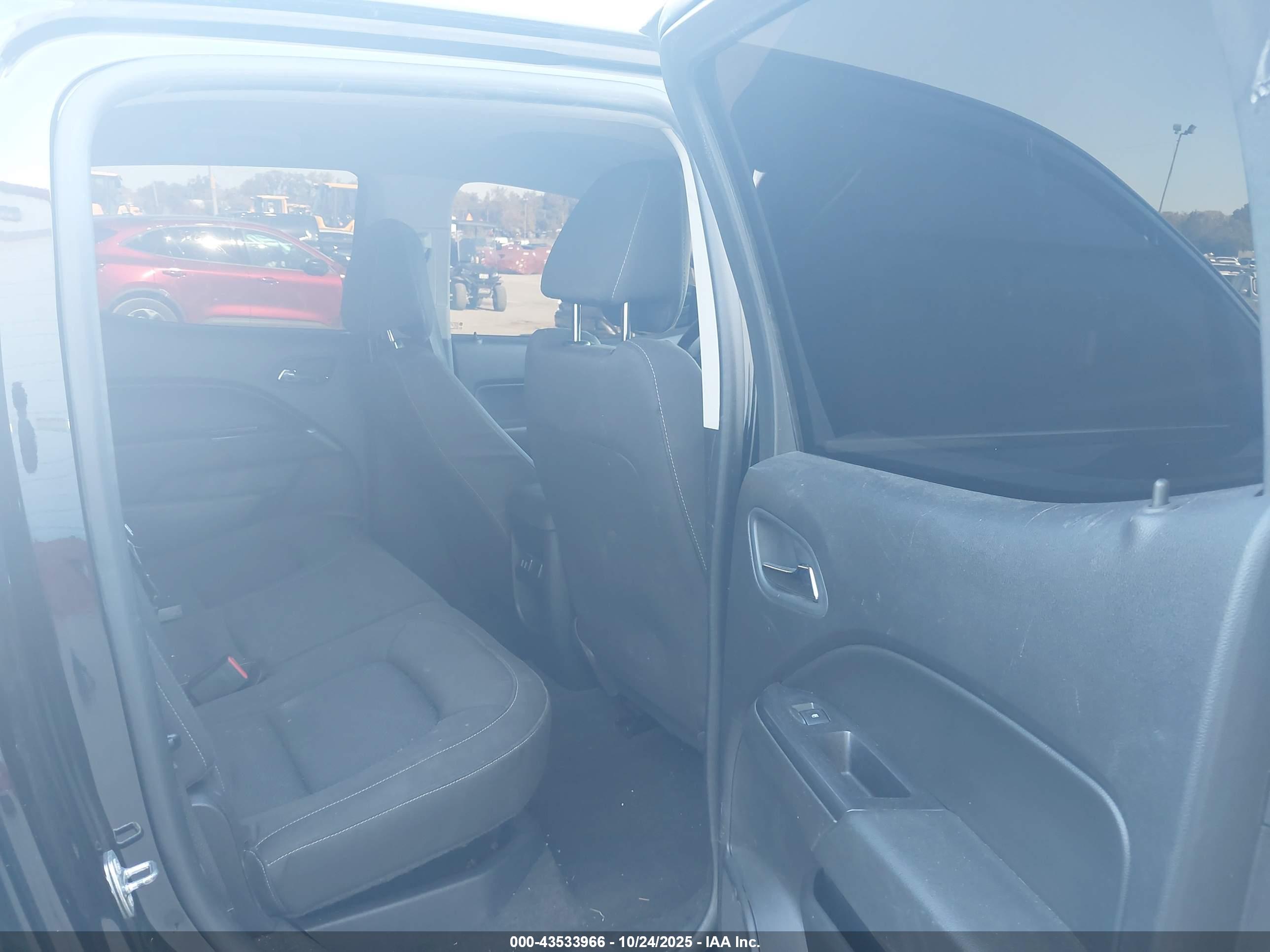 CHEVROLET COLORADO image 8