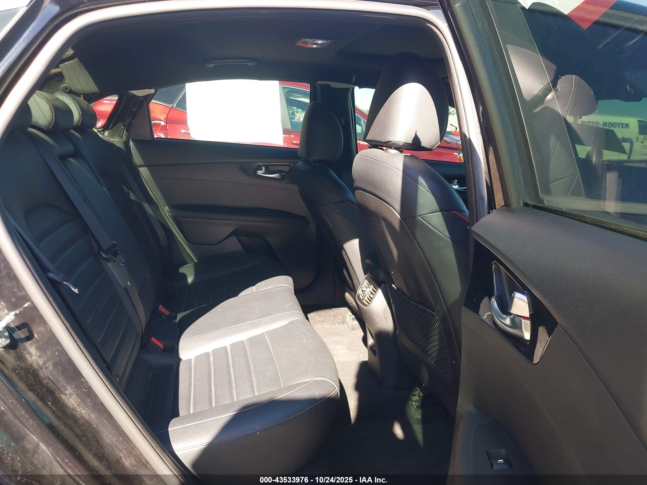 KIA FORTE image 8