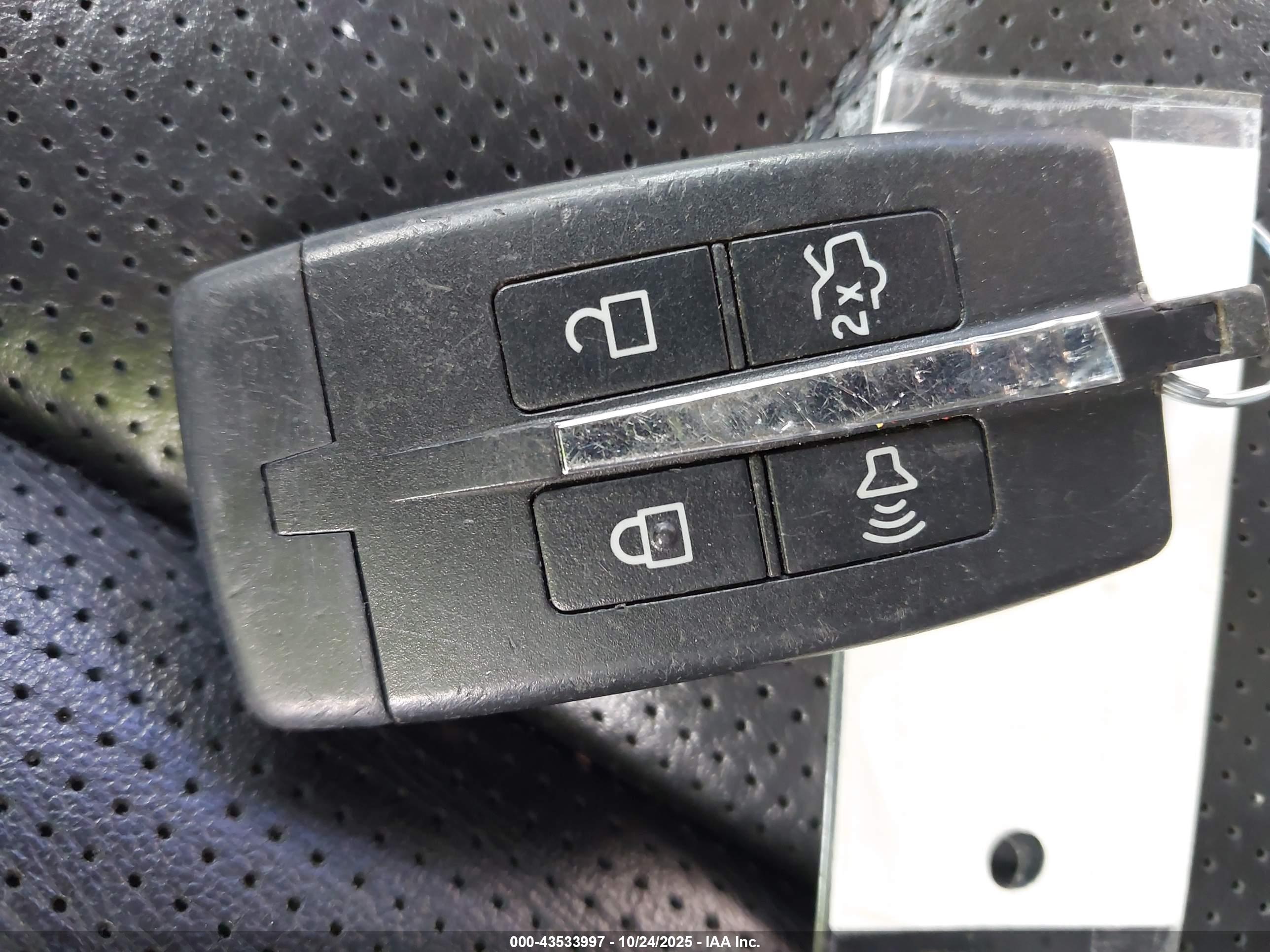 FORD TAURUS image 11