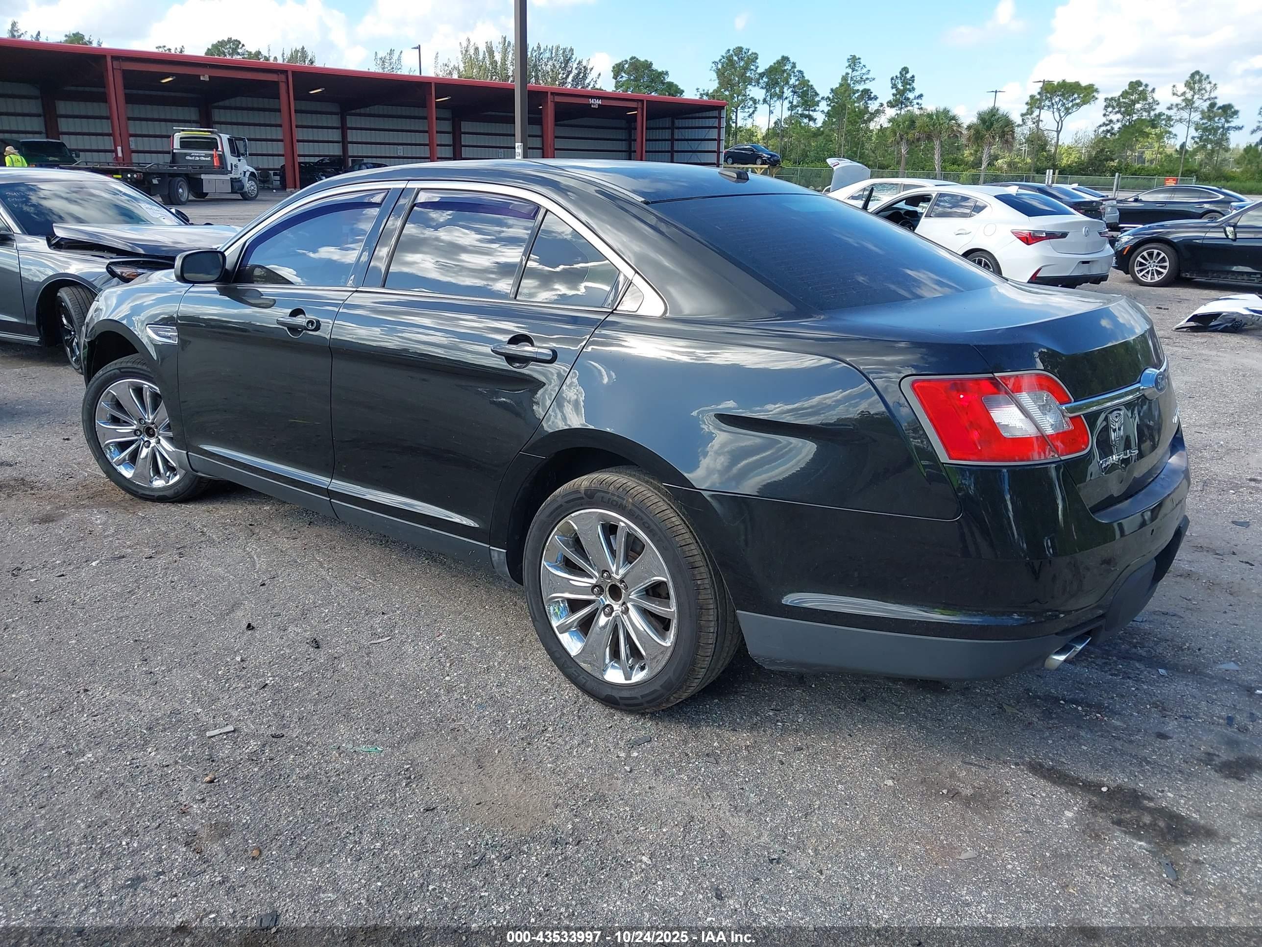 FORD TAURUS image 3