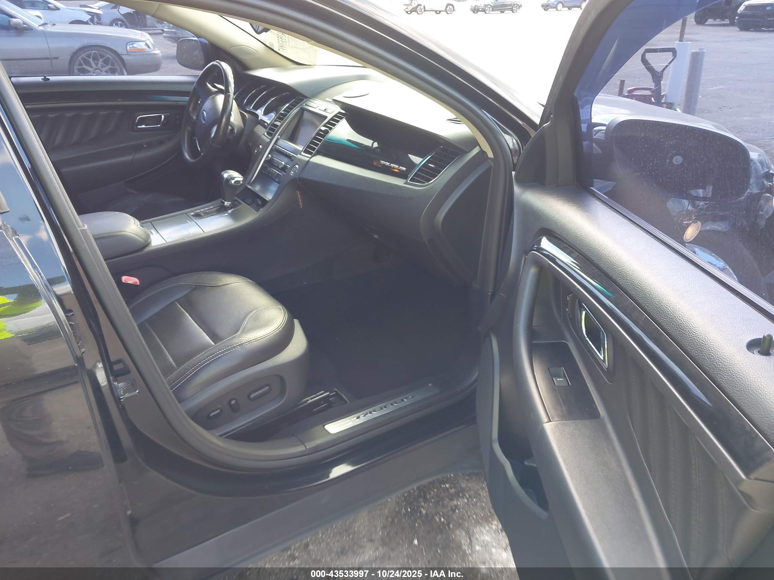 FORD TAURUS image 5