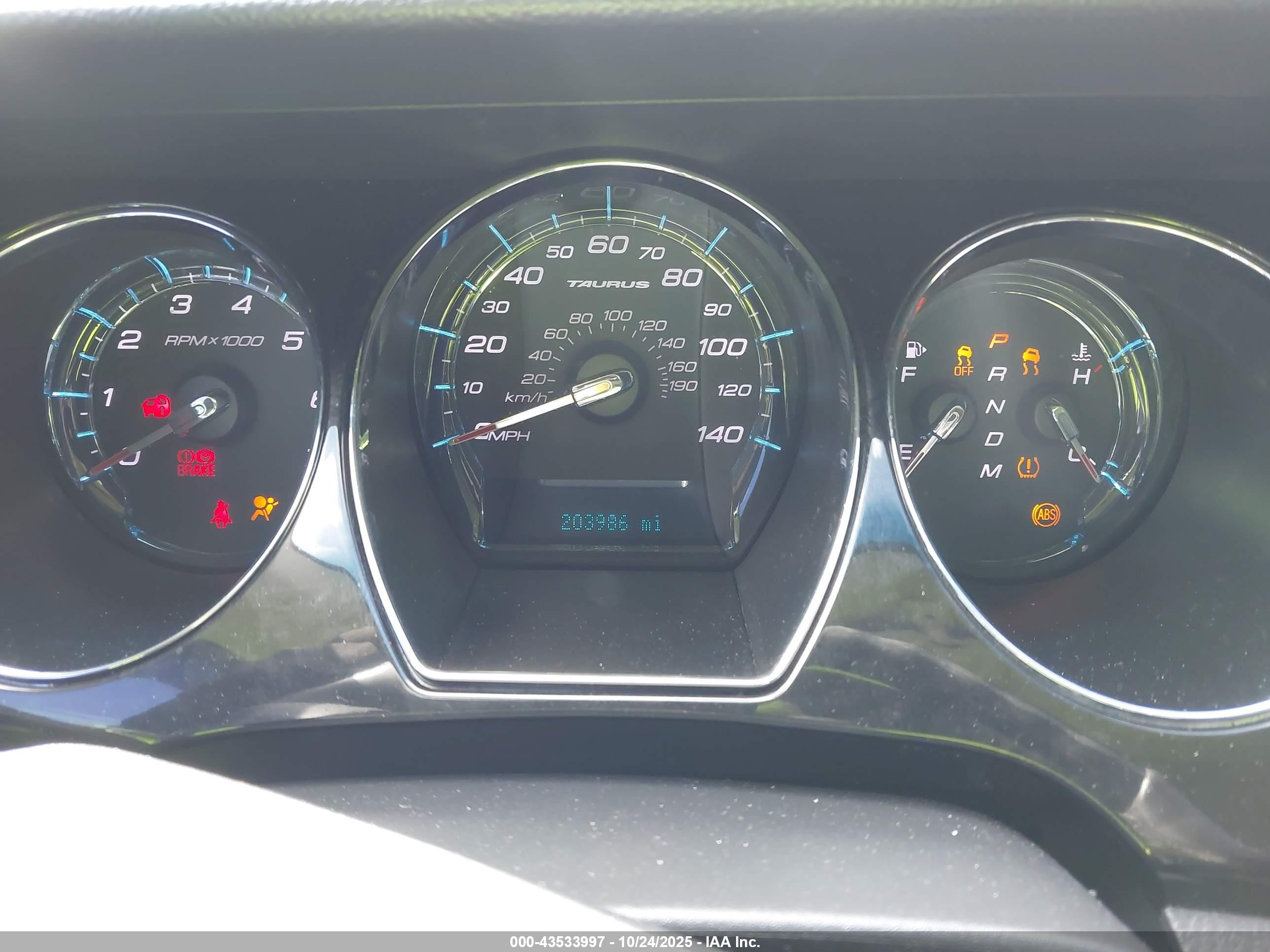 FORD TAURUS image 7