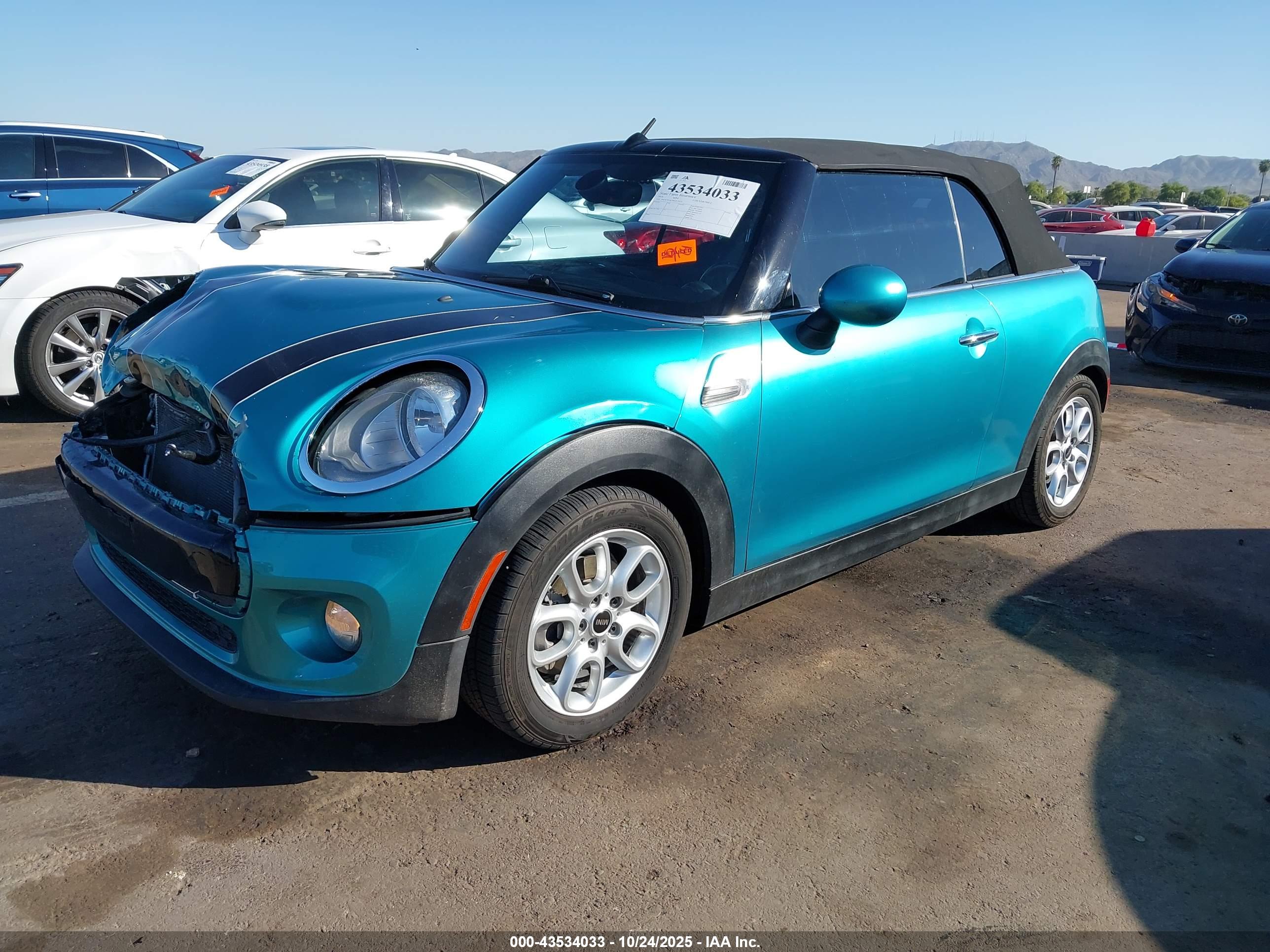 MINI CONVERTIBLE image 2