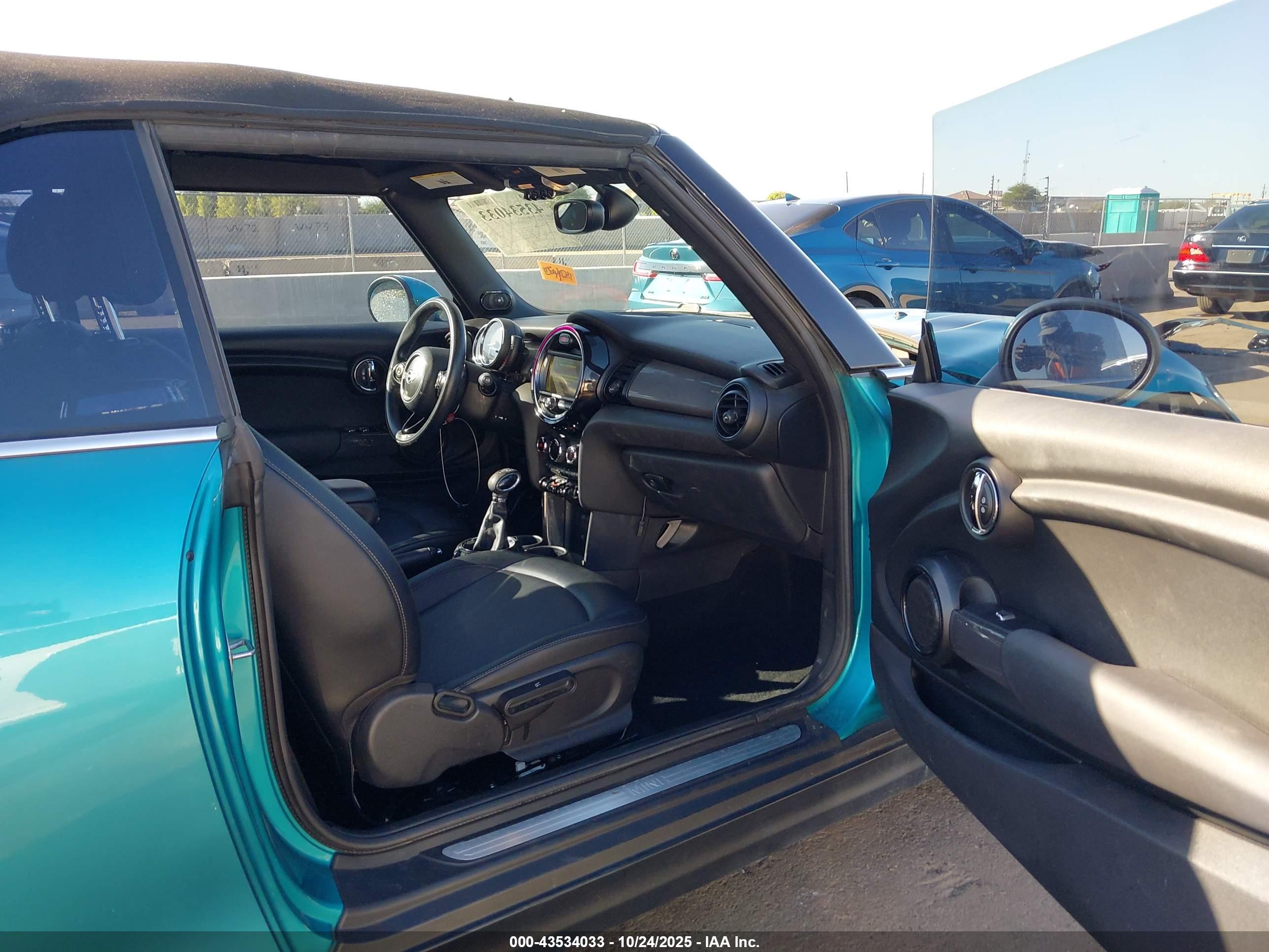 MINI CONVERTIBLE image 5