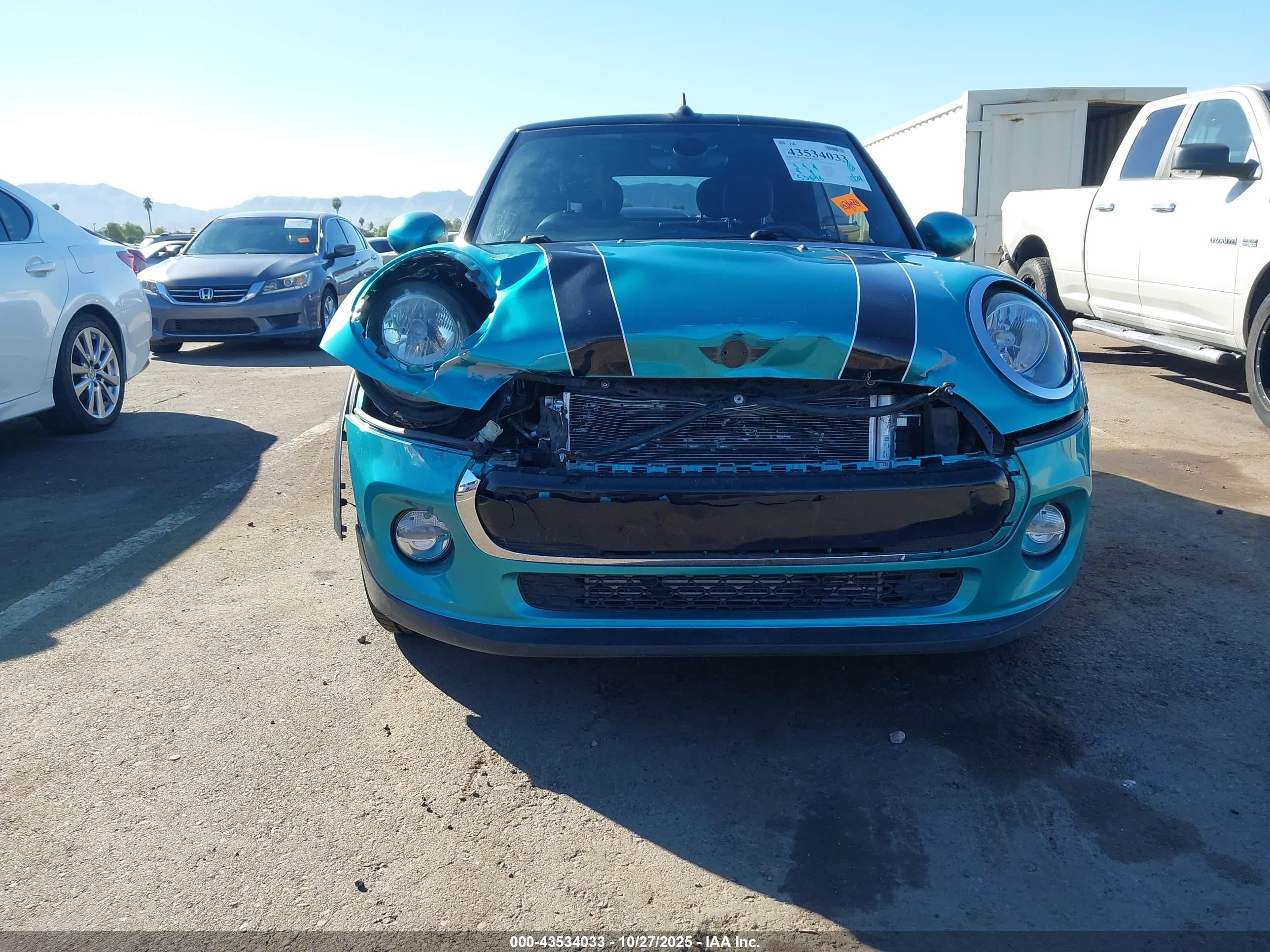 MINI CONVERTIBLE image 6
