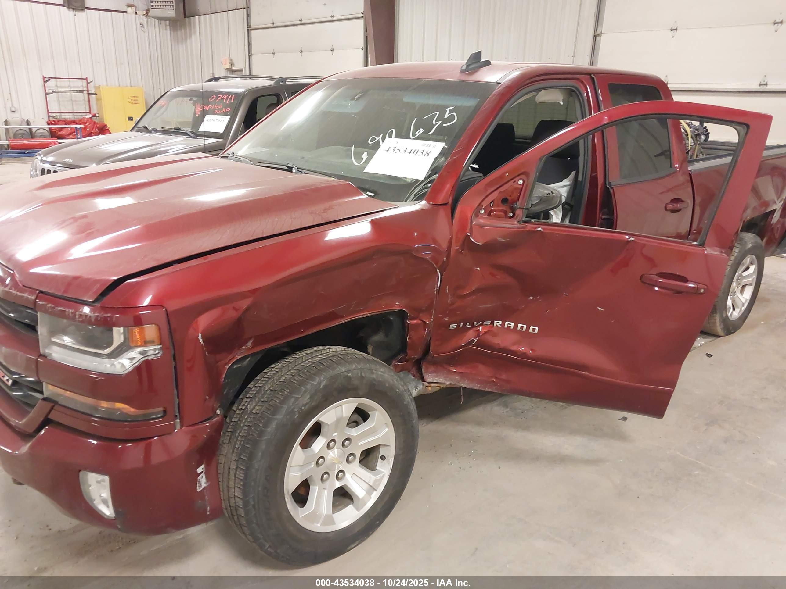 CHEVROLET SILVERADO image 6