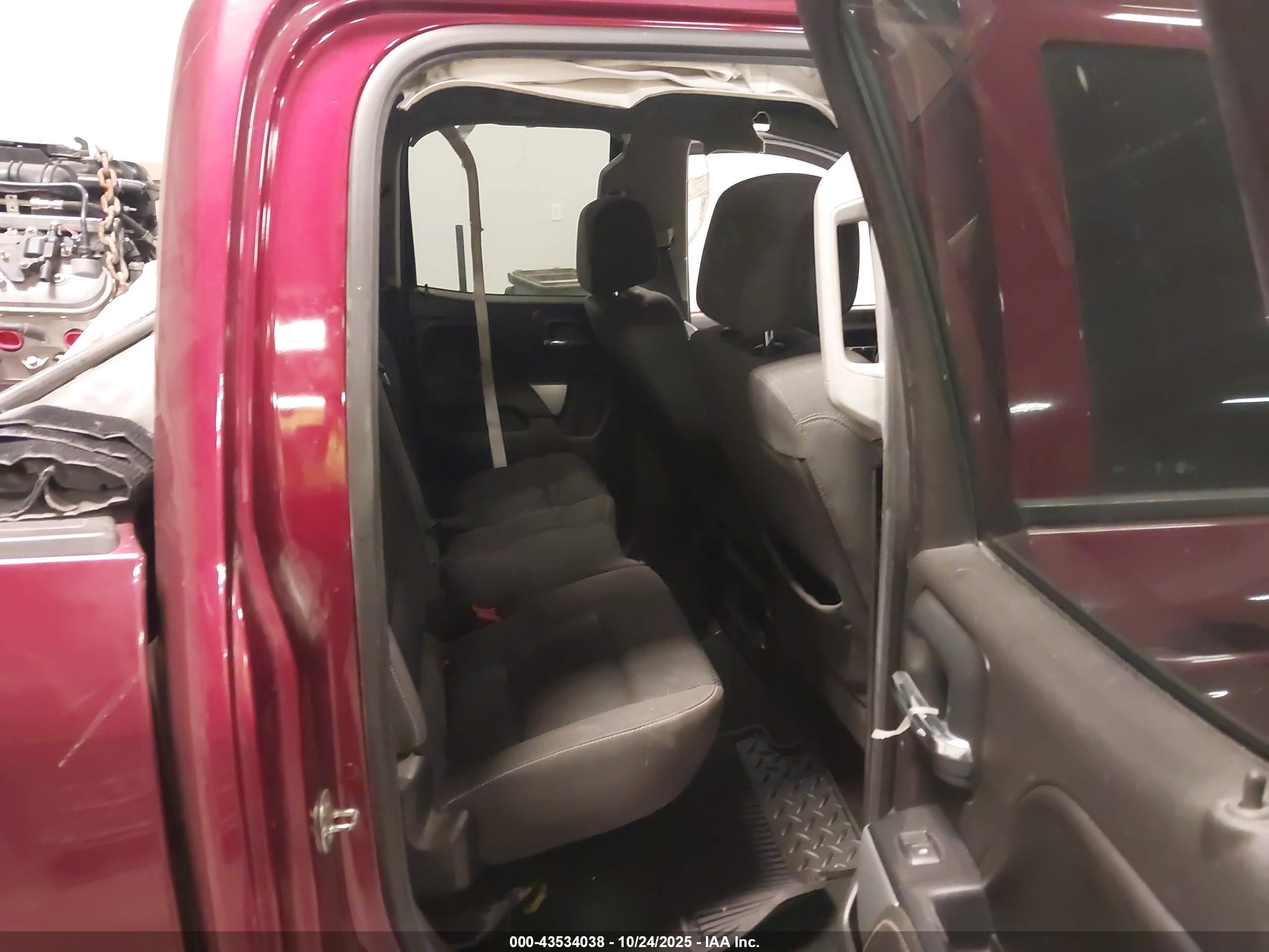 CHEVROLET SILVERADO image 8