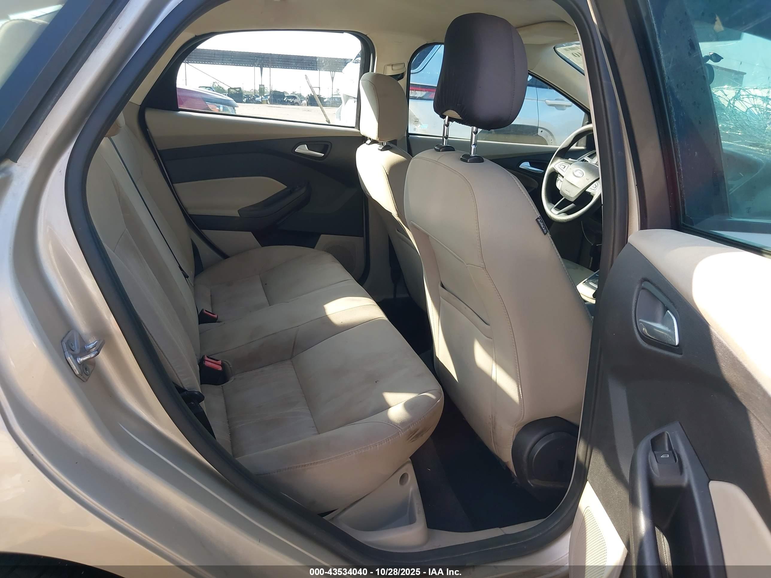 FORD FOCUS image 8