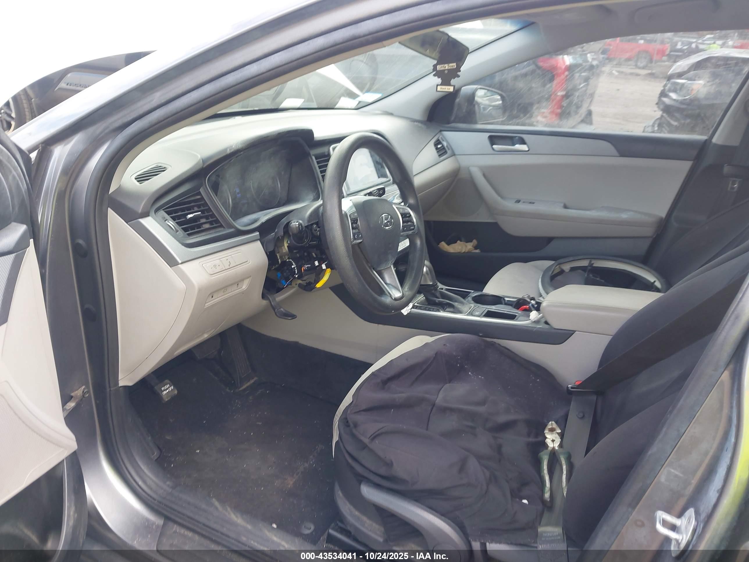 HYUNDAI SONATA image 5