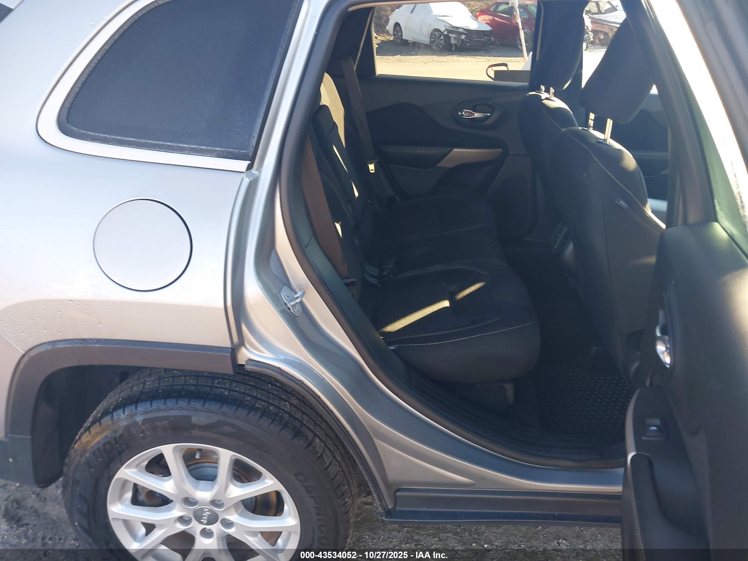 JEEP CHEROKEE image 8