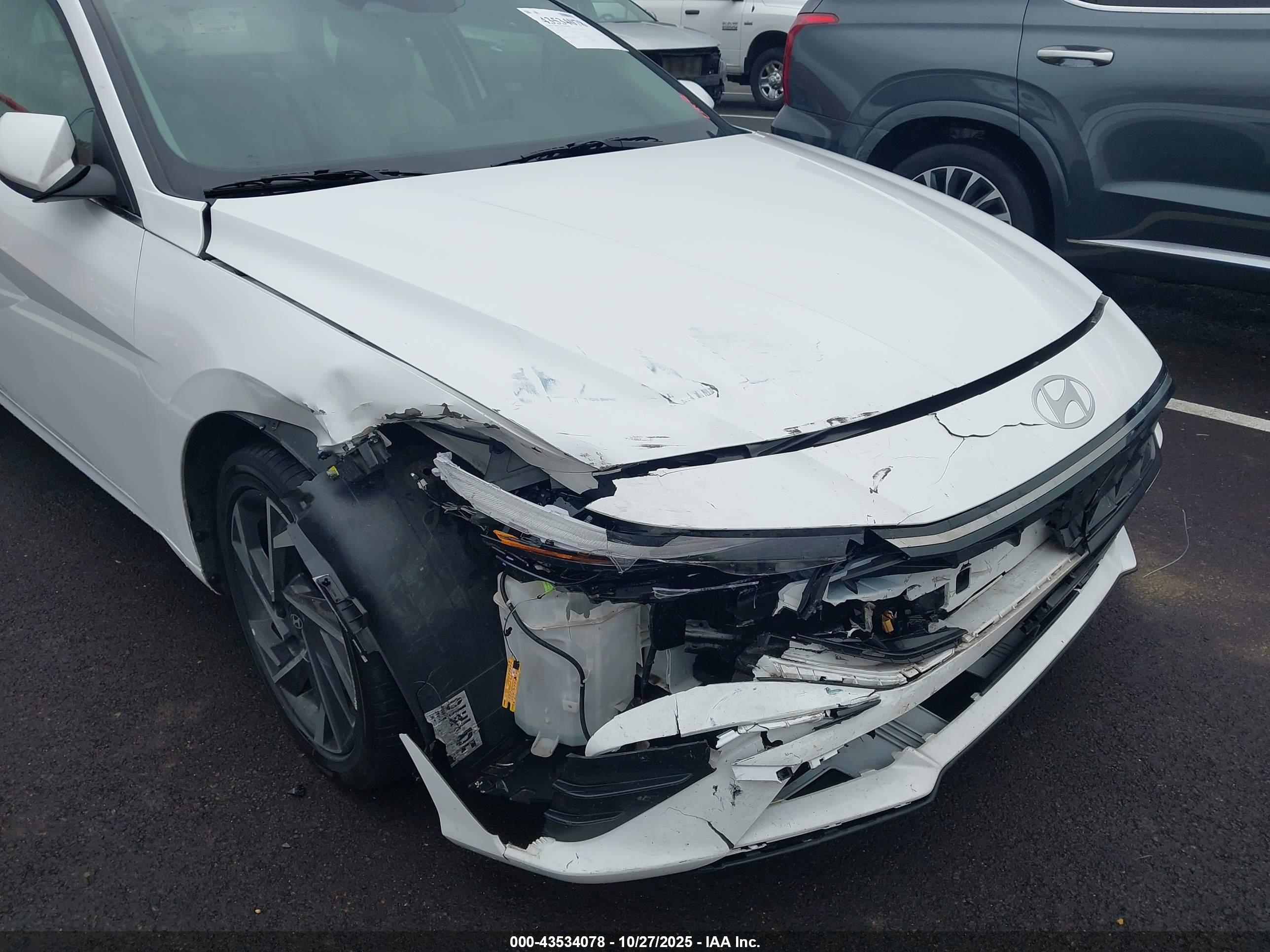 HYUNDAI ELANTRA image 6