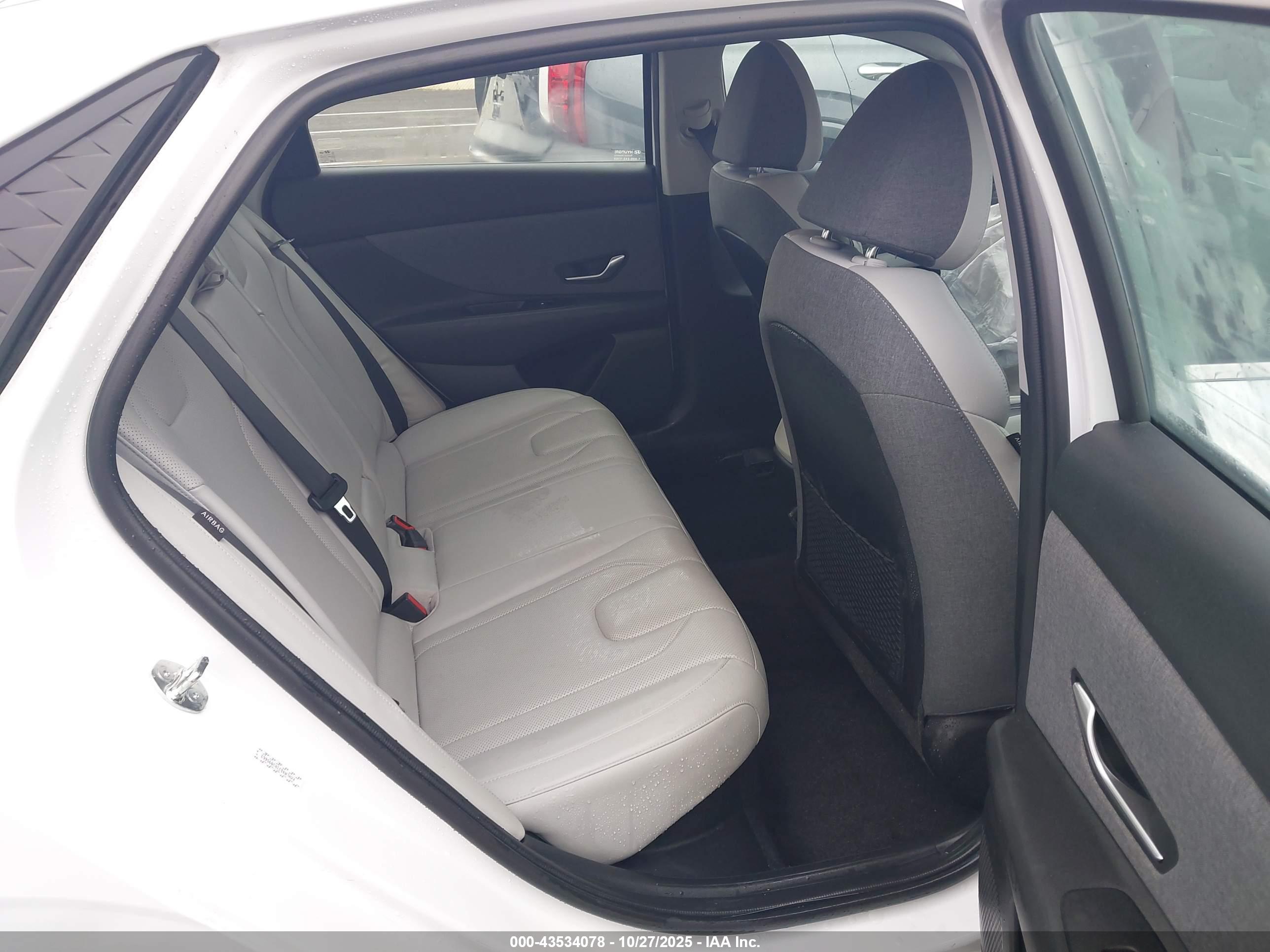 HYUNDAI ELANTRA image 8