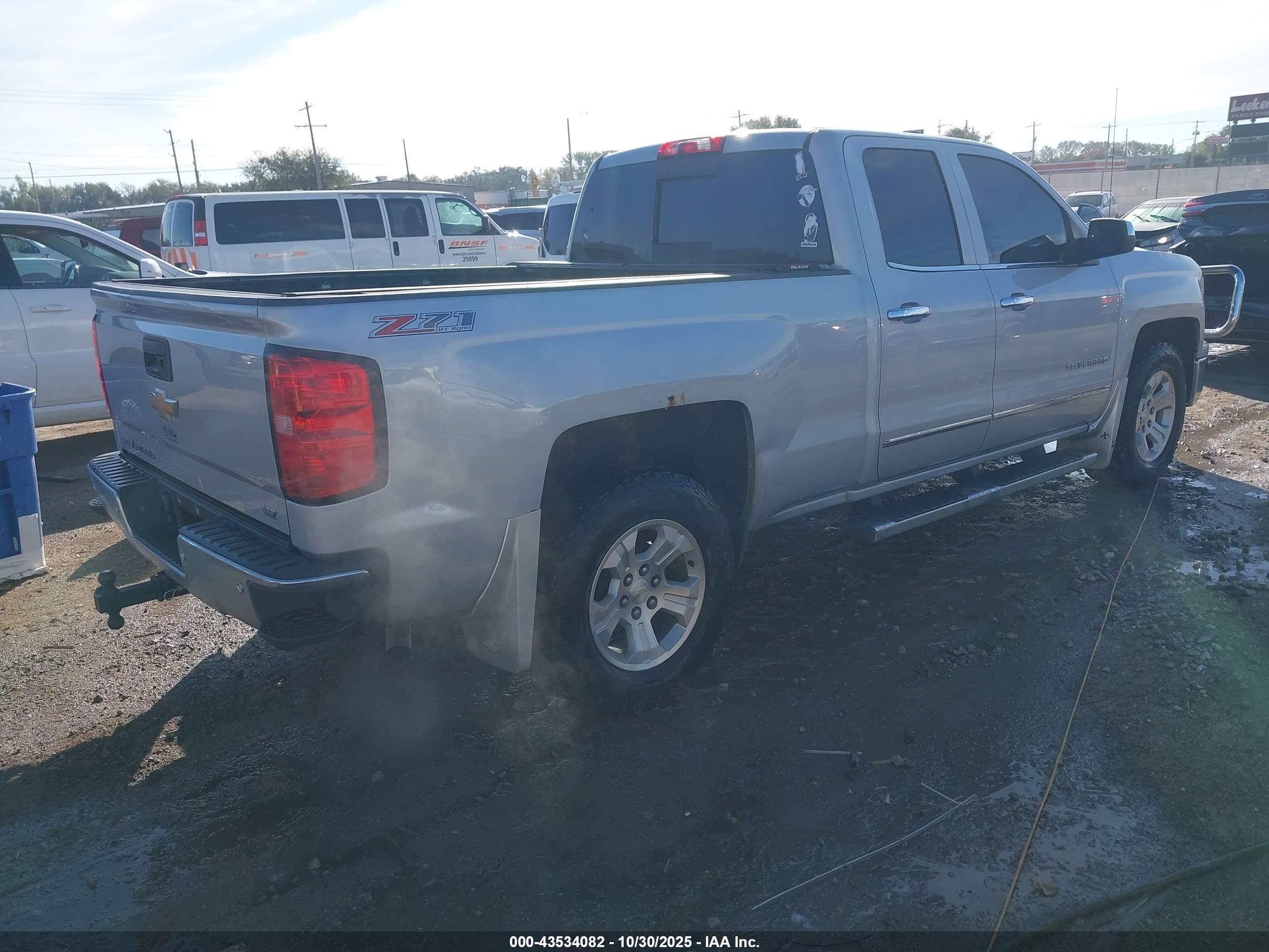 CHEVROLET SILVERADO image 4