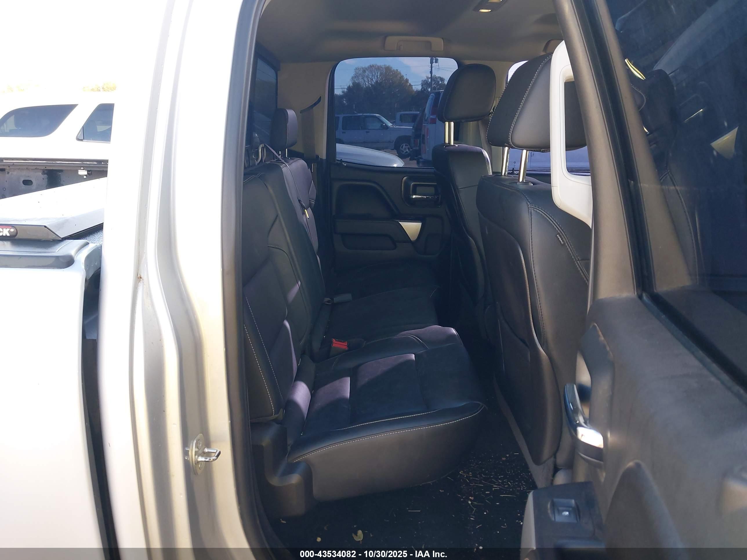 CHEVROLET SILVERADO image 8