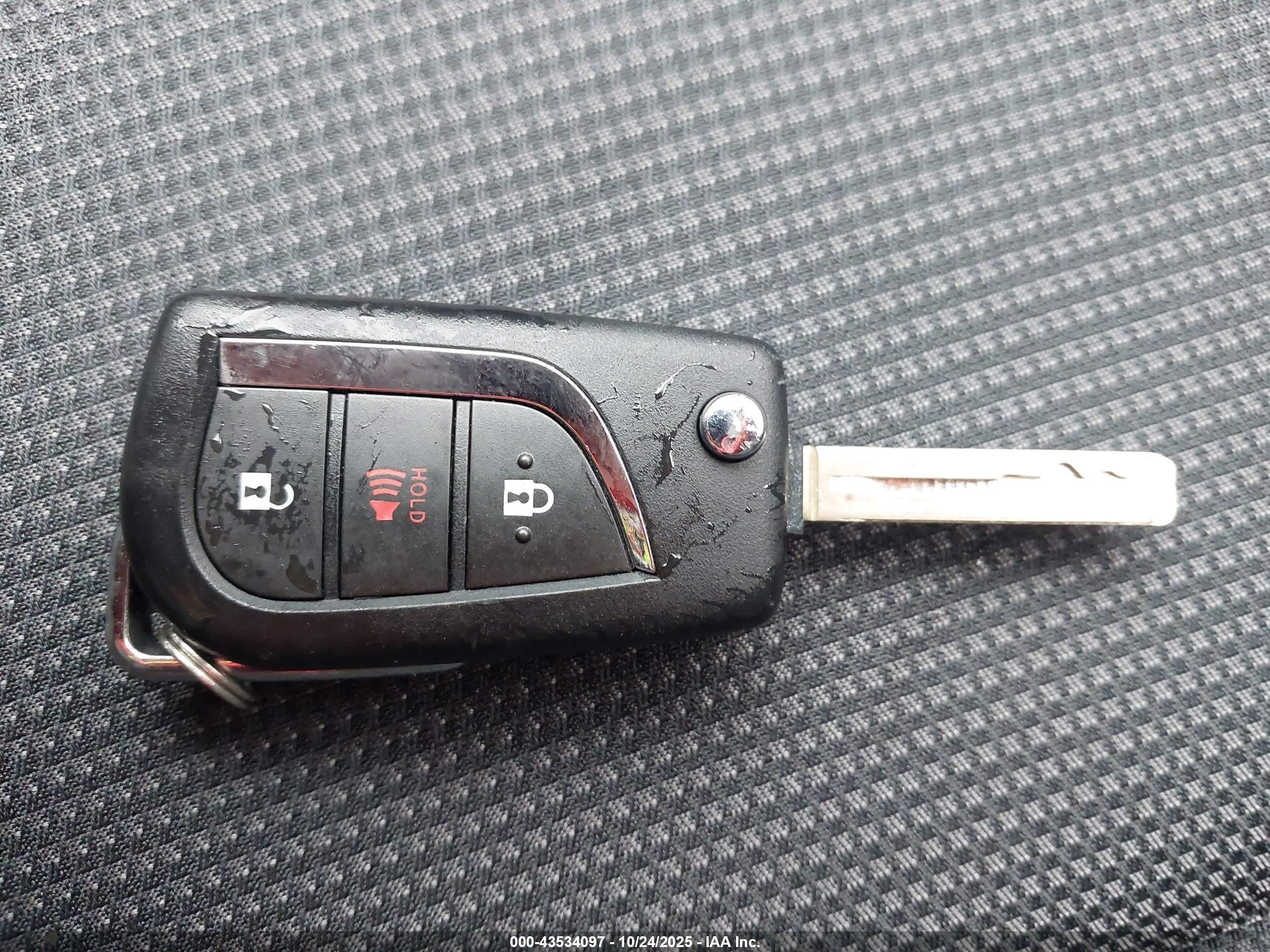 TOYOTA RAV4 image 11