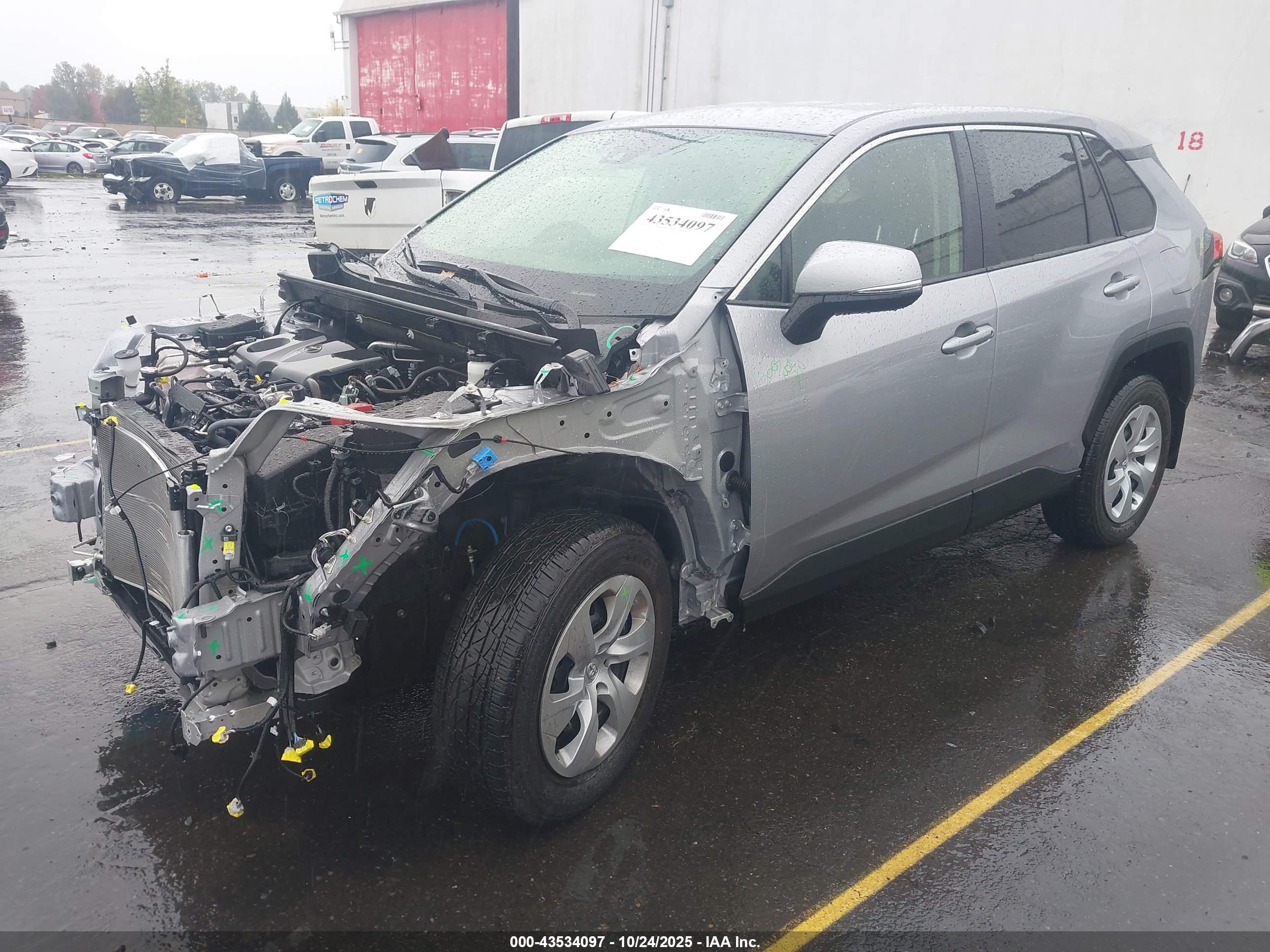 TOYOTA RAV4 image 2