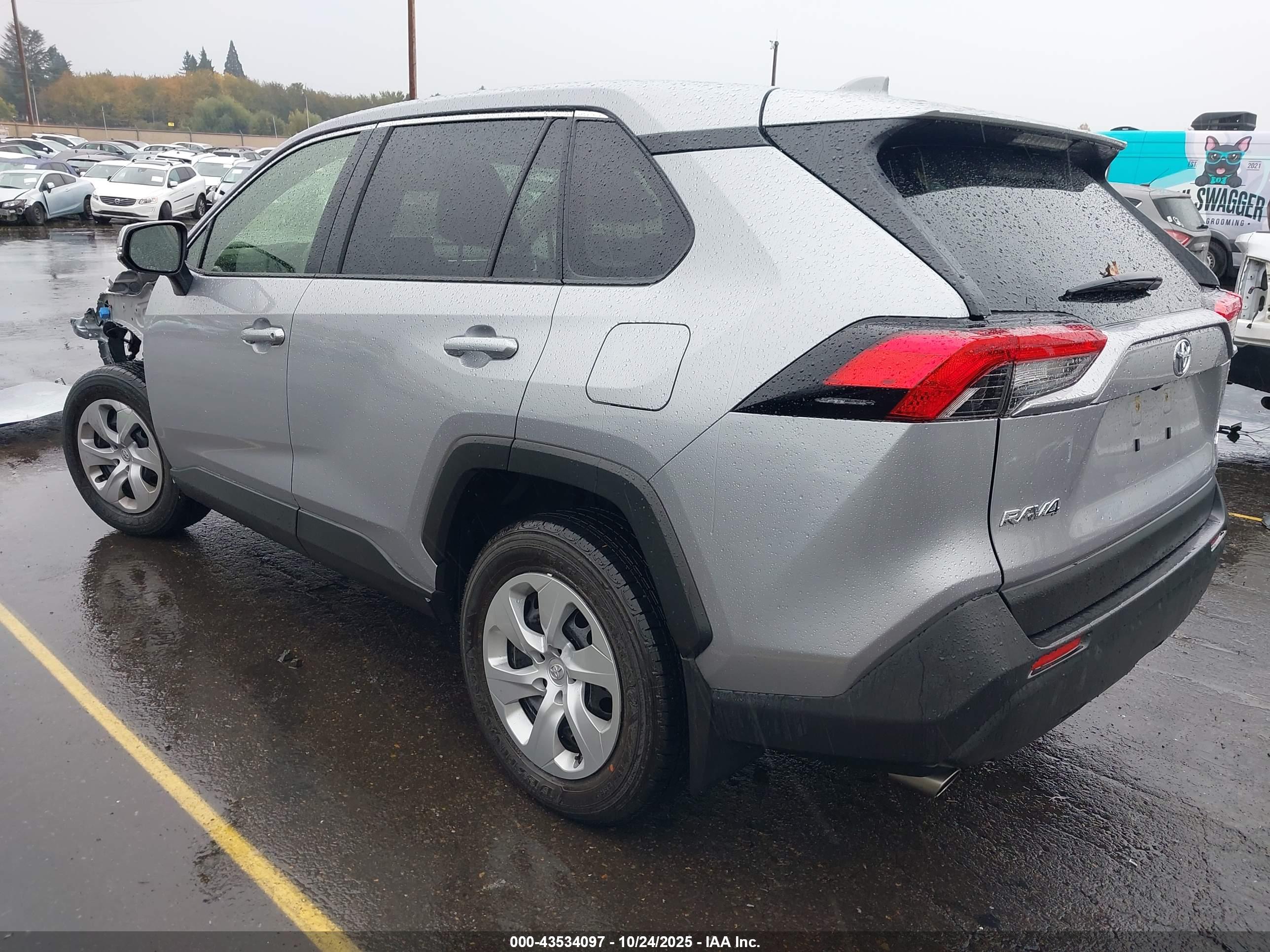TOYOTA RAV4 image 3