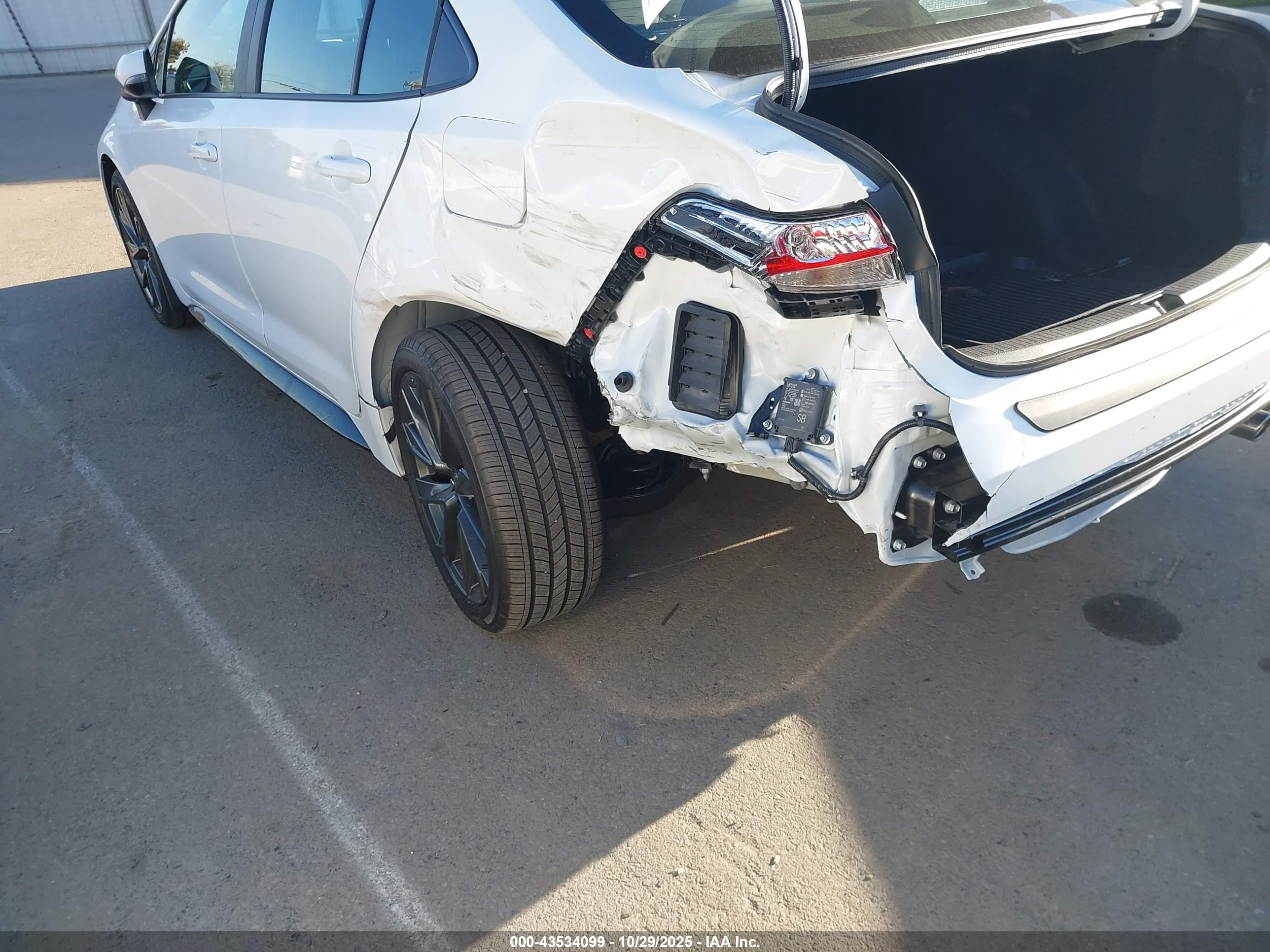 TOYOTA COROLLA image 6