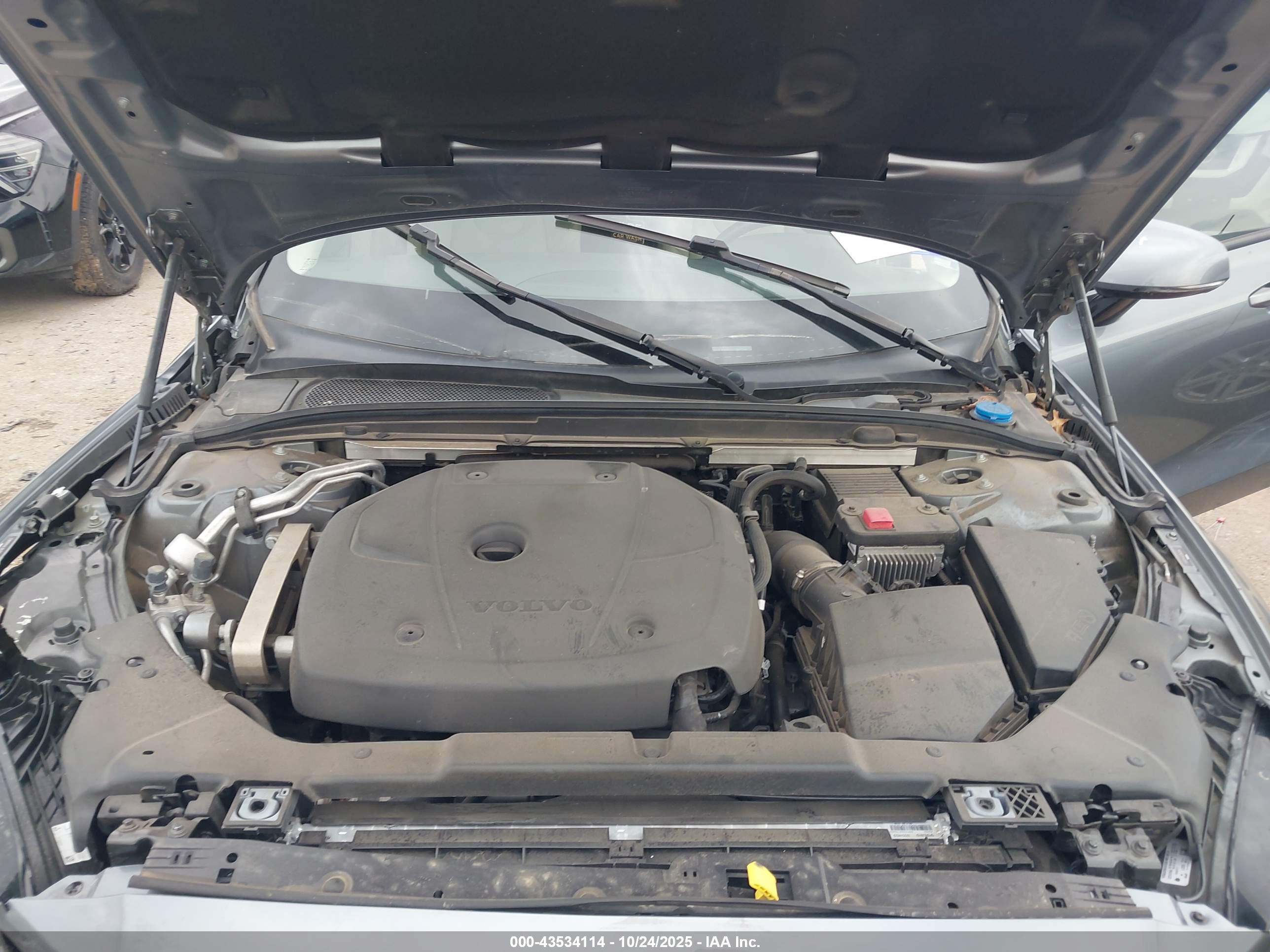 VOLVO S60 image 10