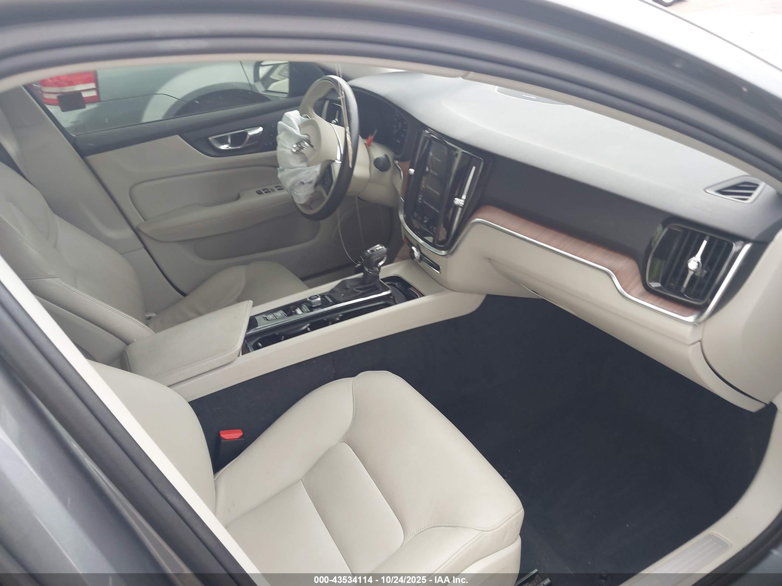 VOLVO S60 image 5