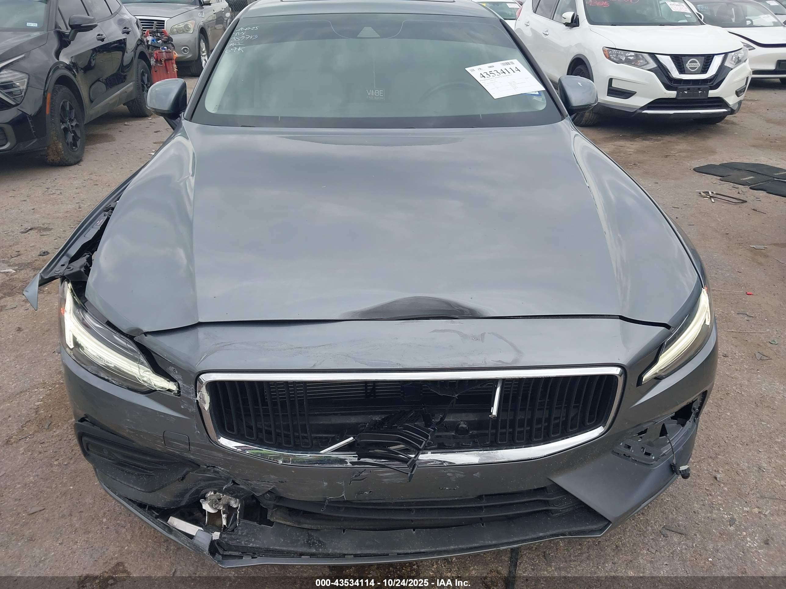 VOLVO S60 image 6