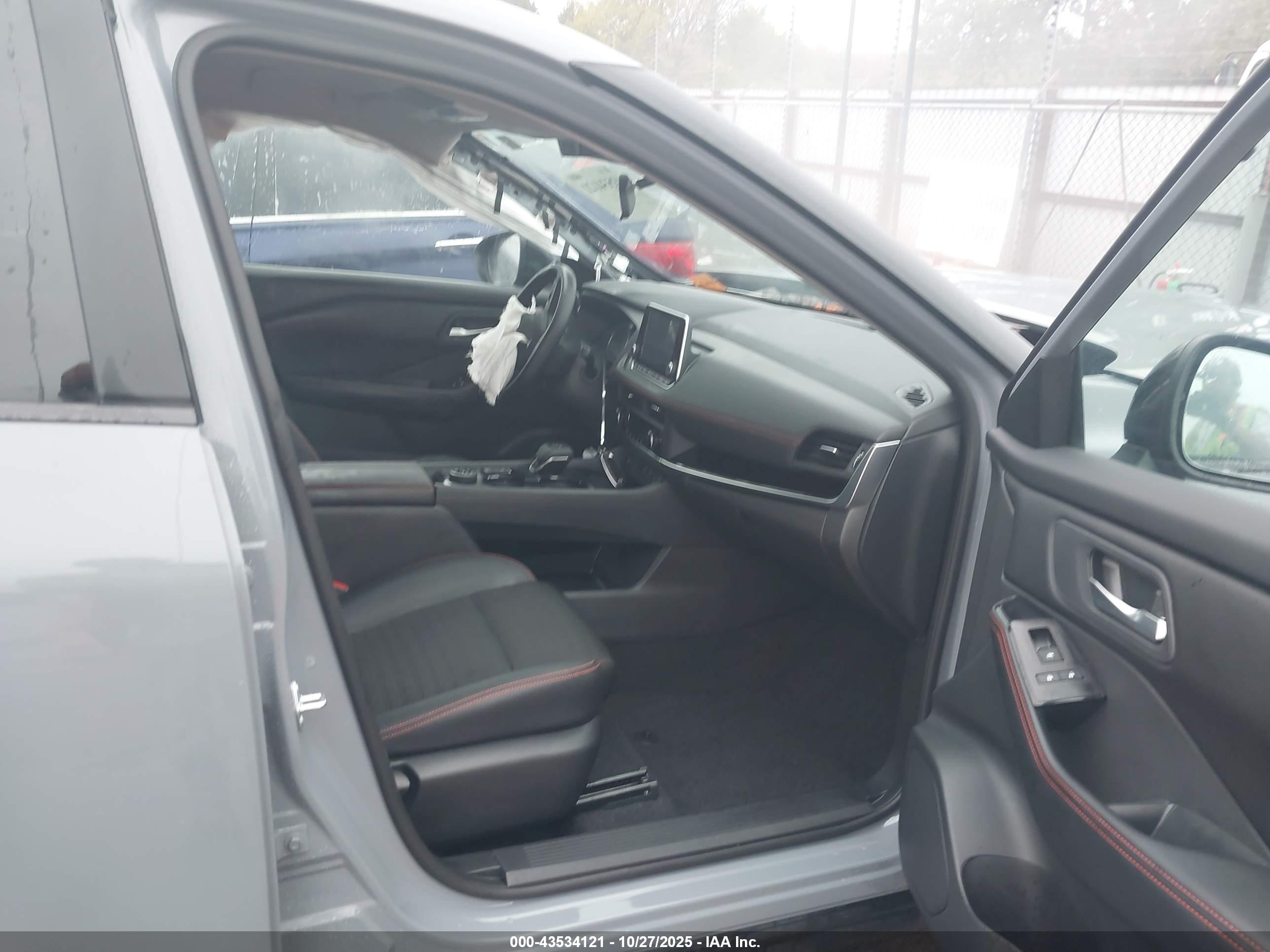NISSAN ROGUE image 5