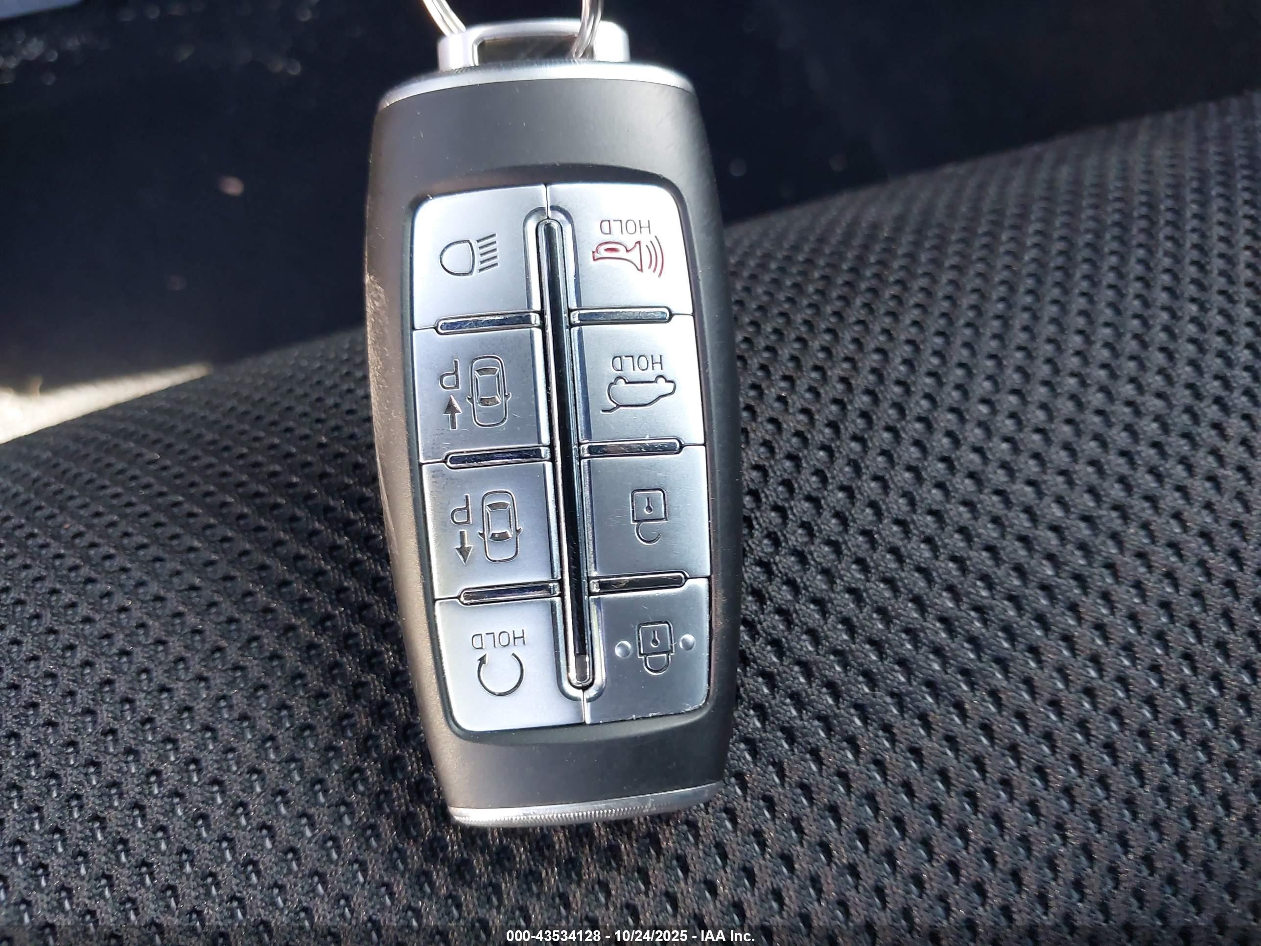 GENESIS GV70 image 11