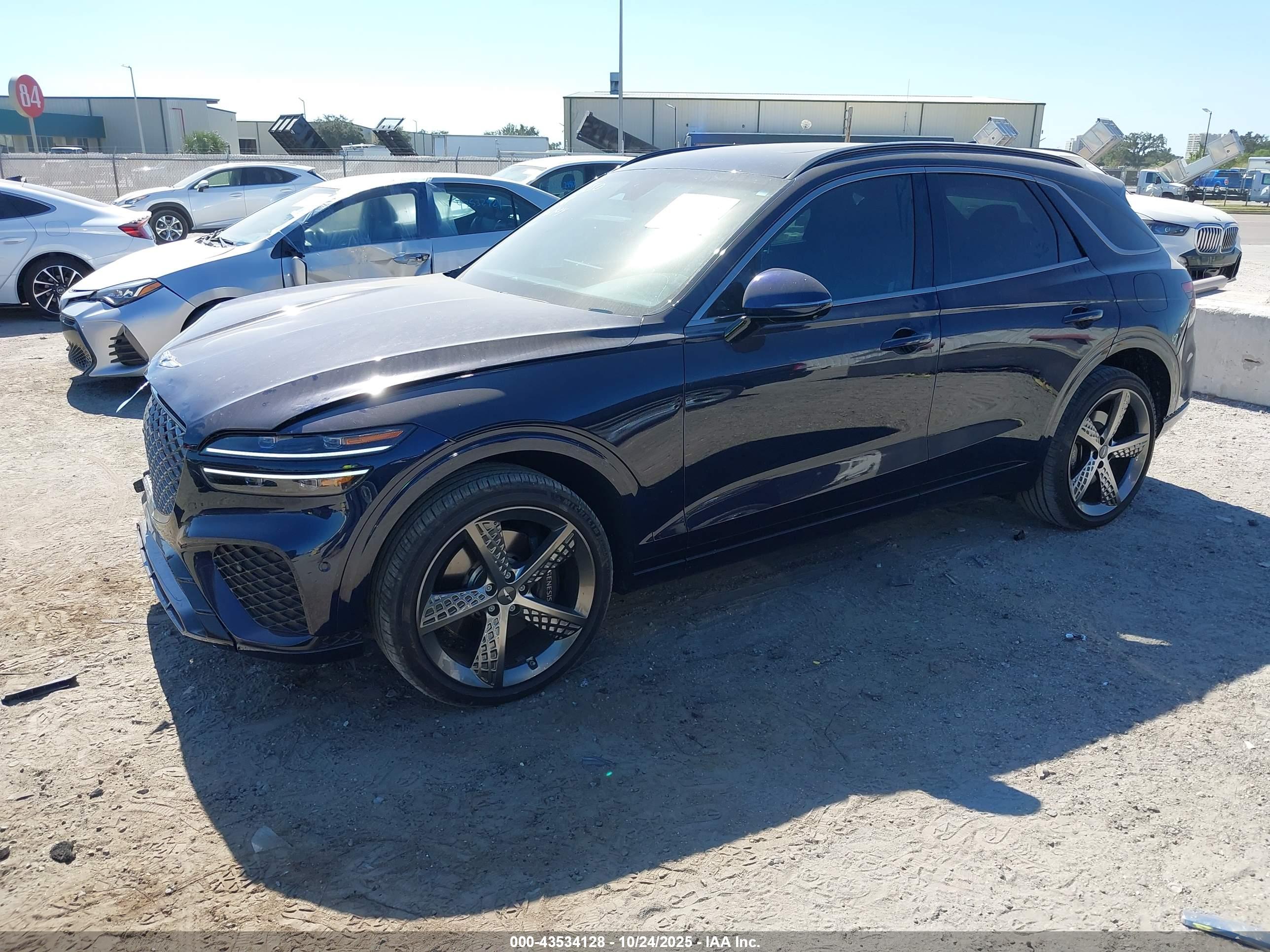 GENESIS GV70 image 2