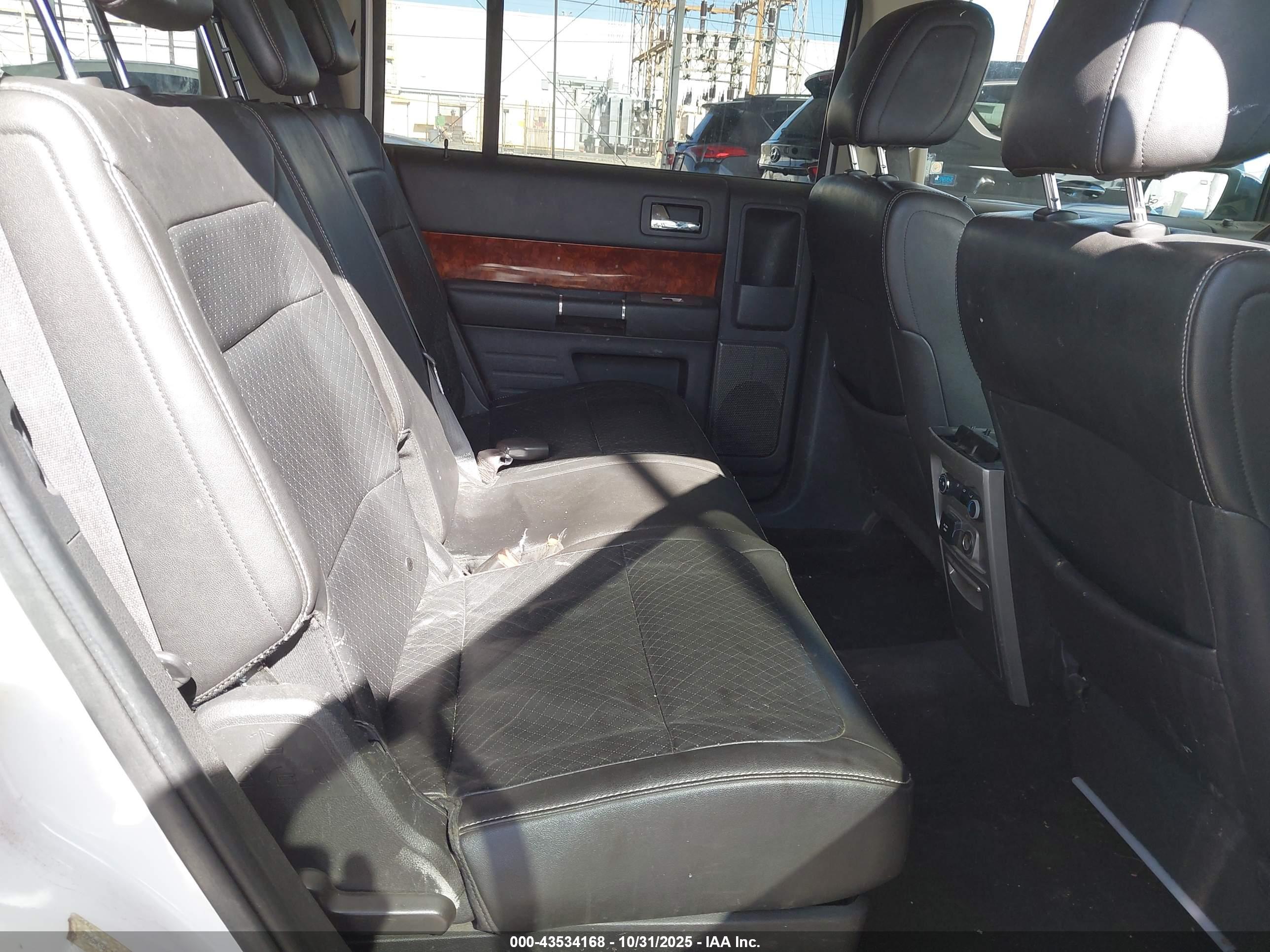 FORD FLEX image 8