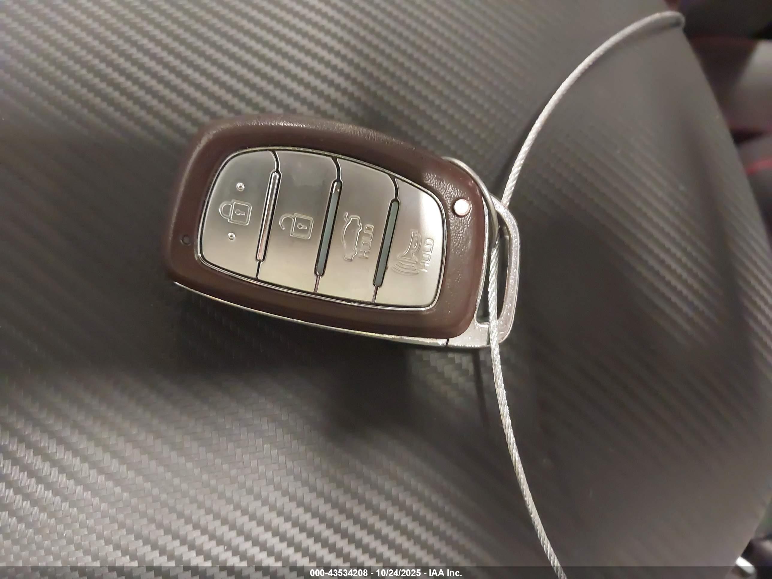 HYUNDAI ELANTRA image 11