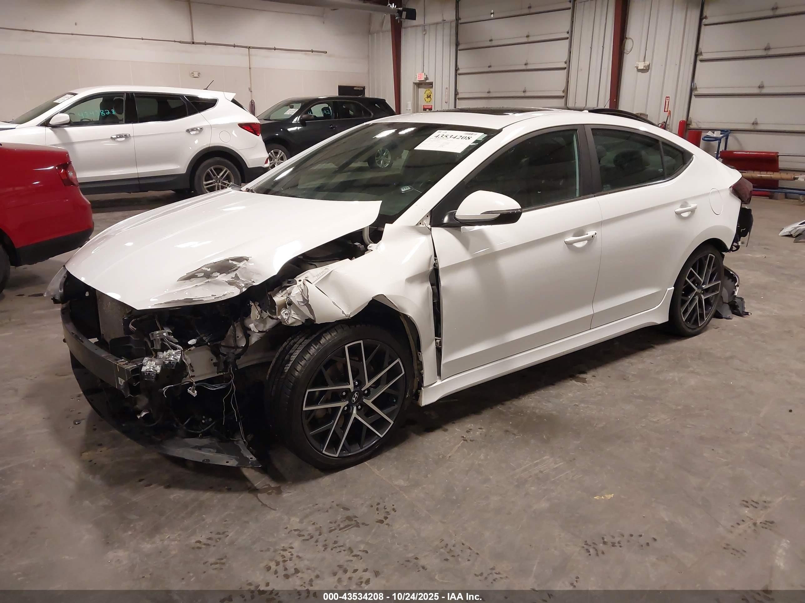 HYUNDAI ELANTRA image 2